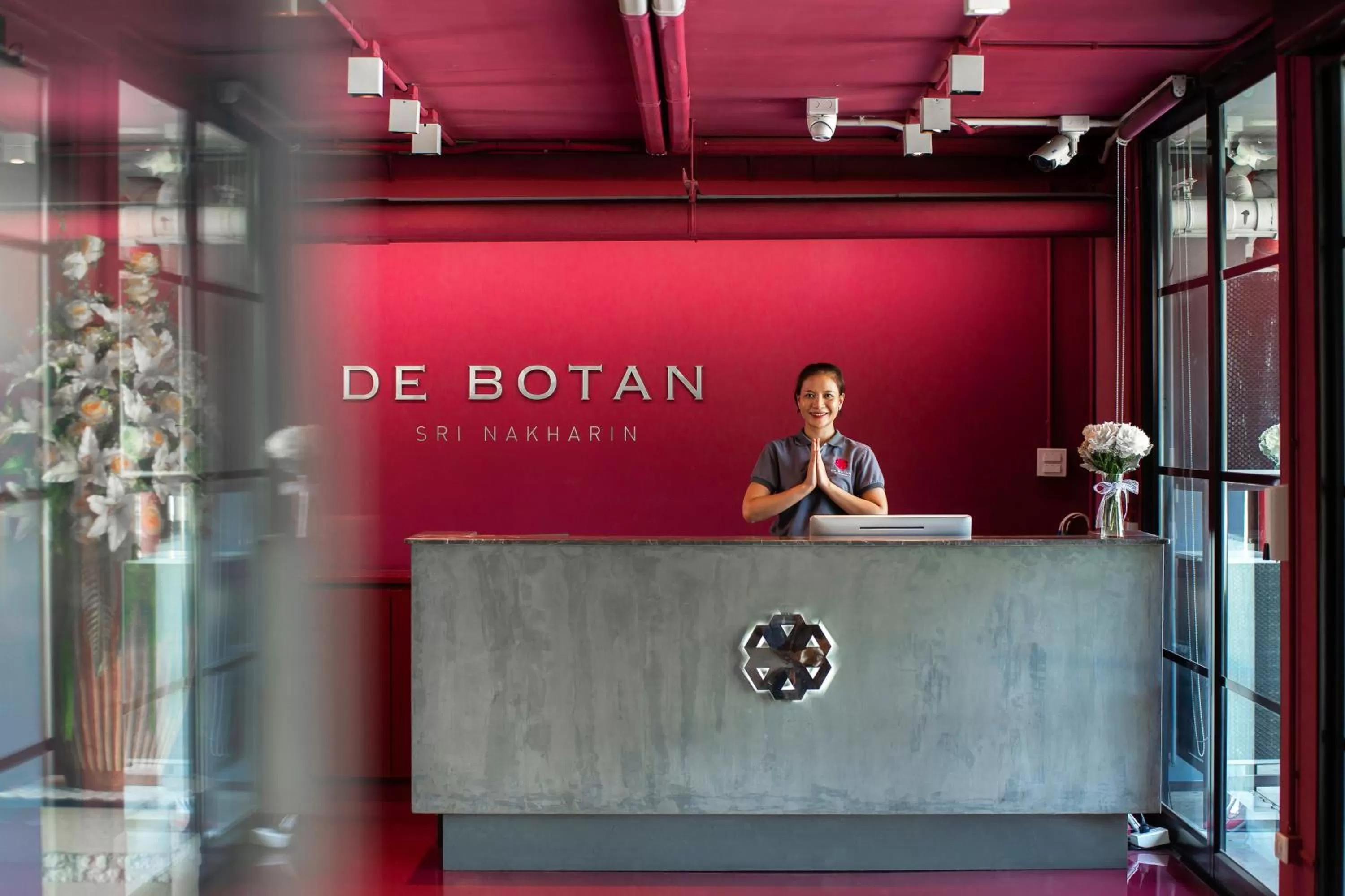 Lobby or reception in De Botan Srinakarin Hotel & Residence