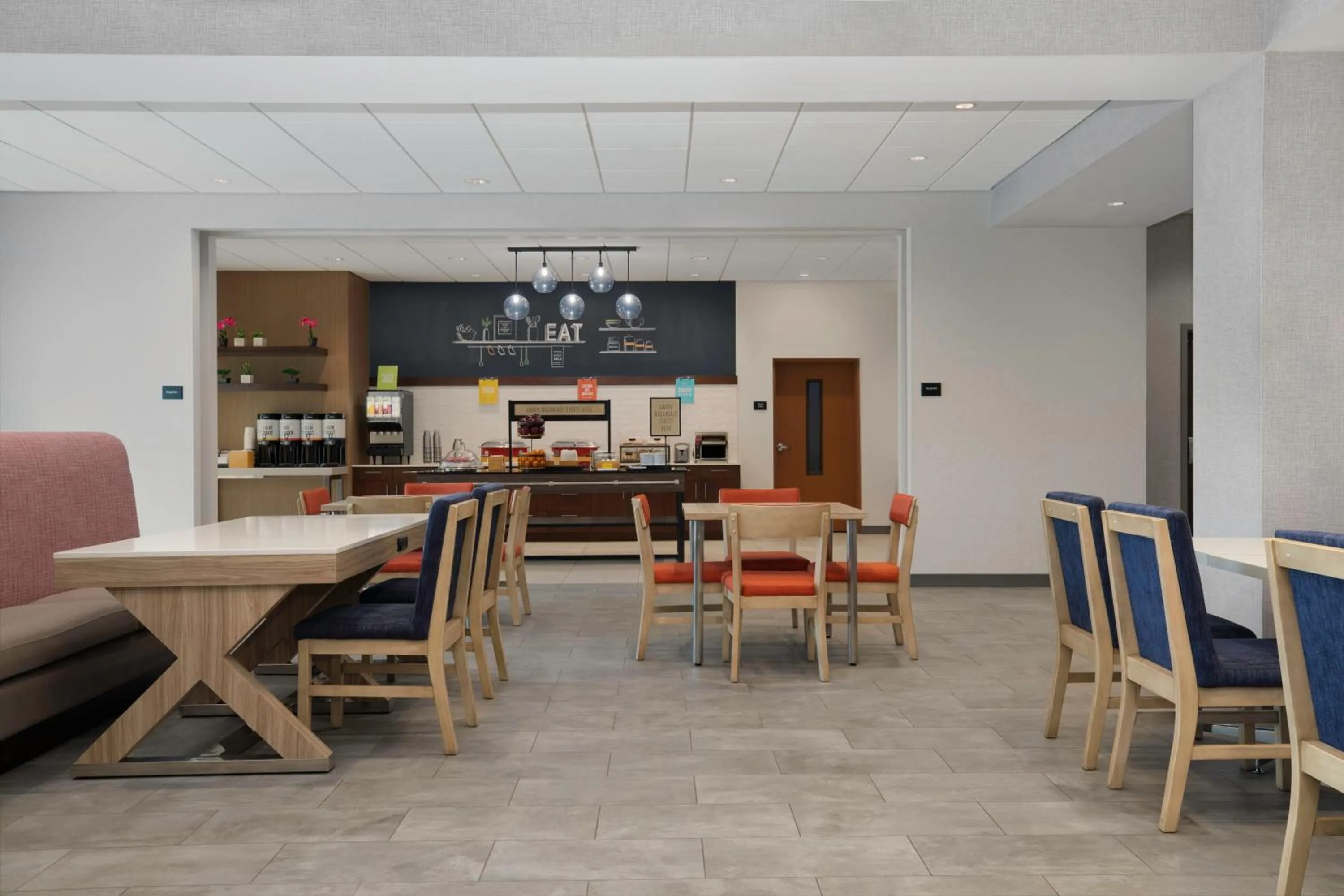Restaurant/places to eat in Hampton Inn By Hilton Cornwall