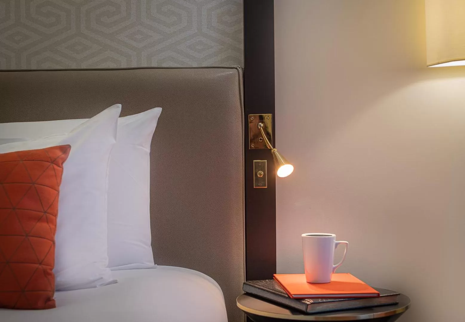 Coffee/tea facilities, Bed in Hôtel Le Marquis by Inwood Hotels
