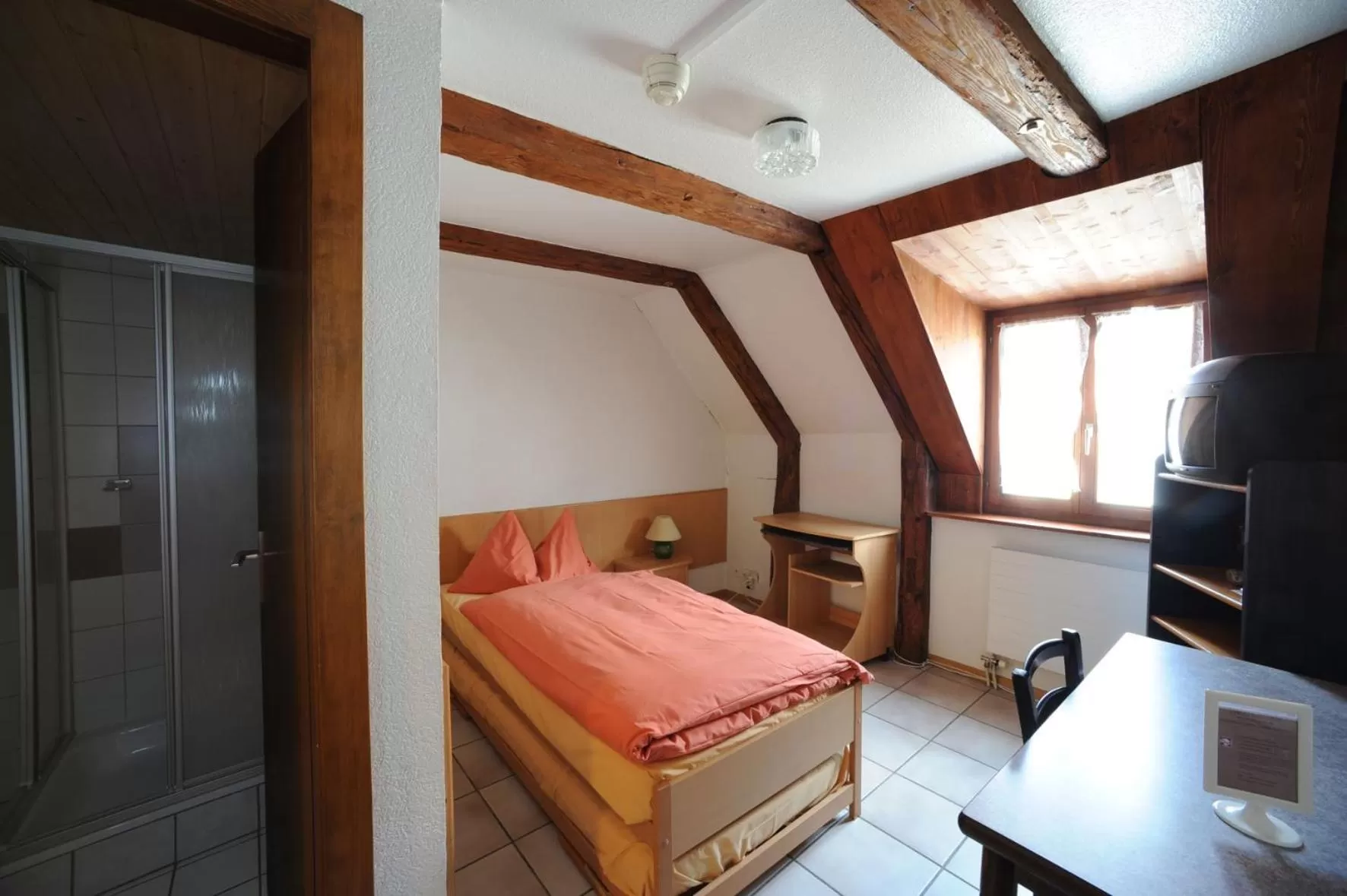 Bed in Chez Gilles hôtel resto bar SA