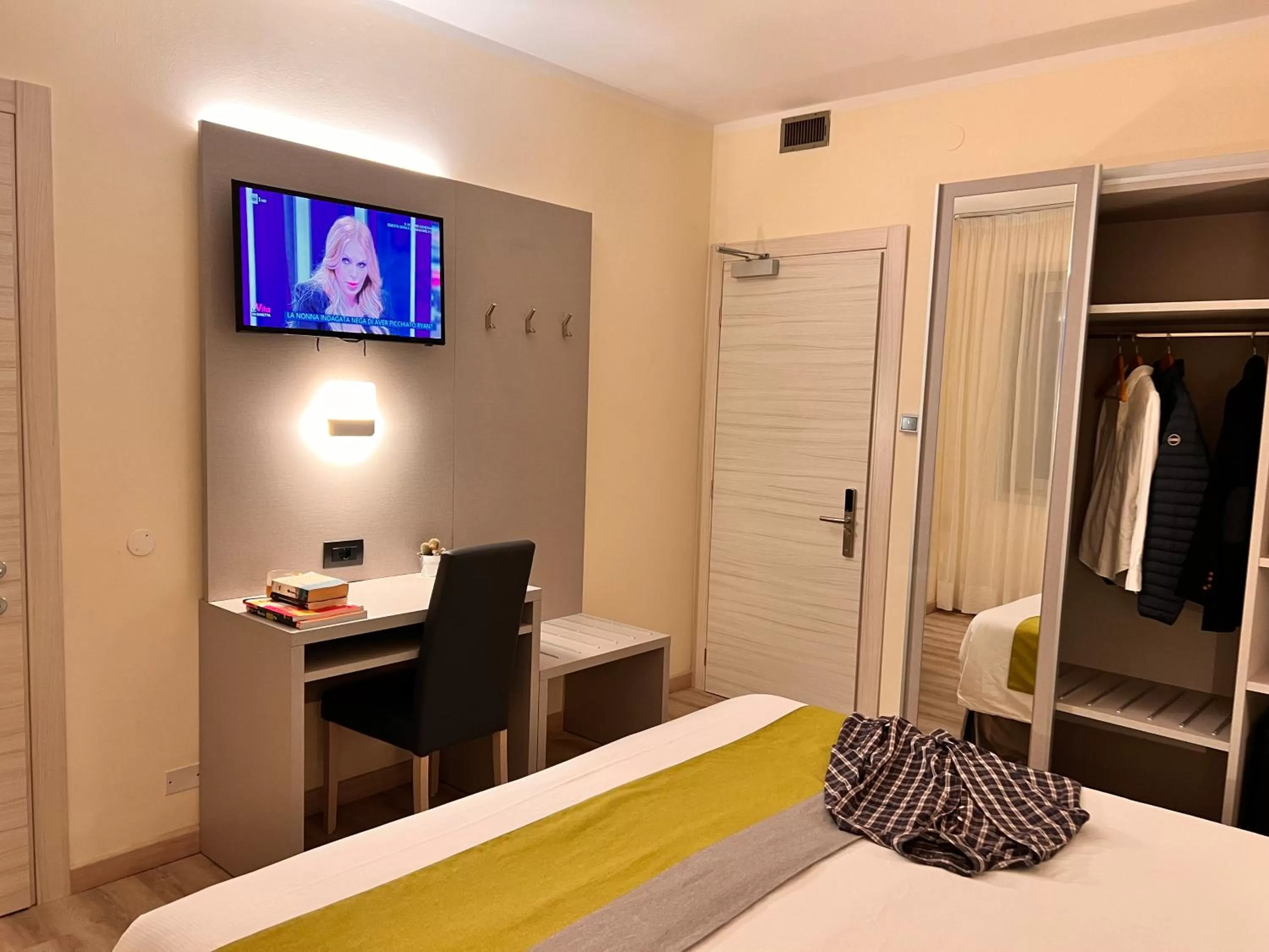 hair dresser, Bed in Hotel Aurora