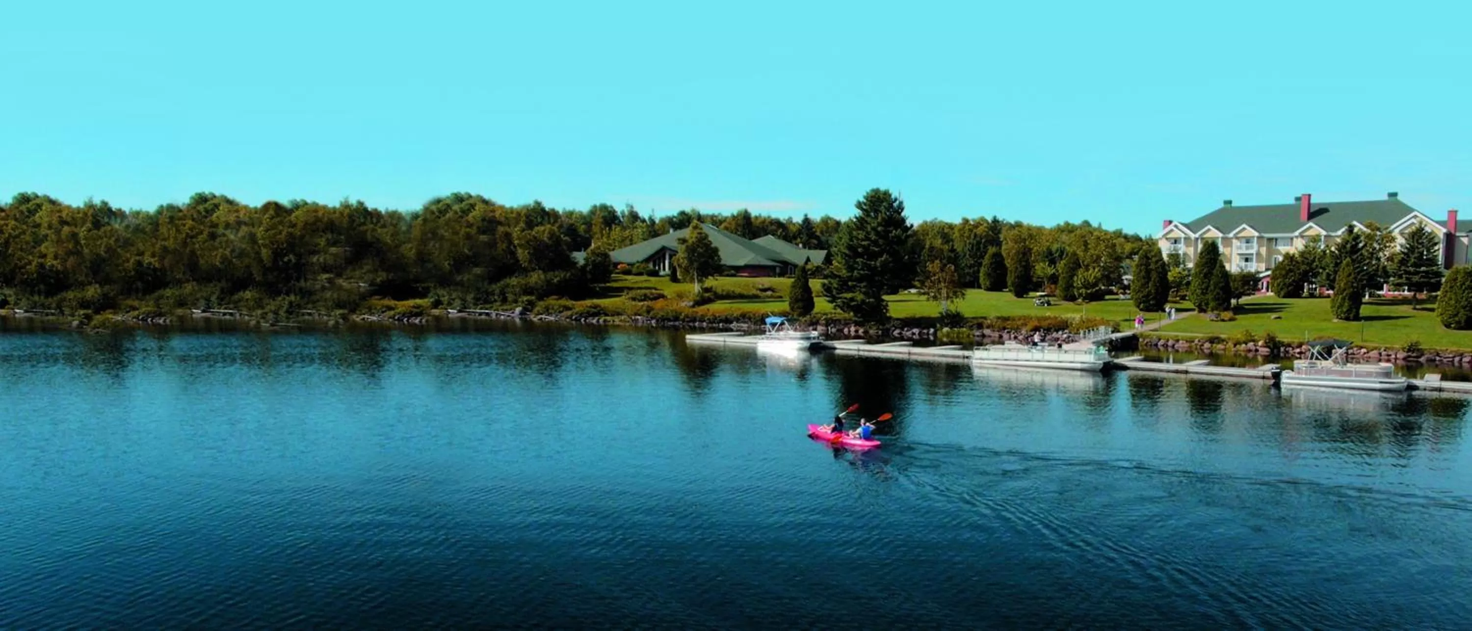 Entertainment in Auberge du Lac-à-l'Eau-Claire