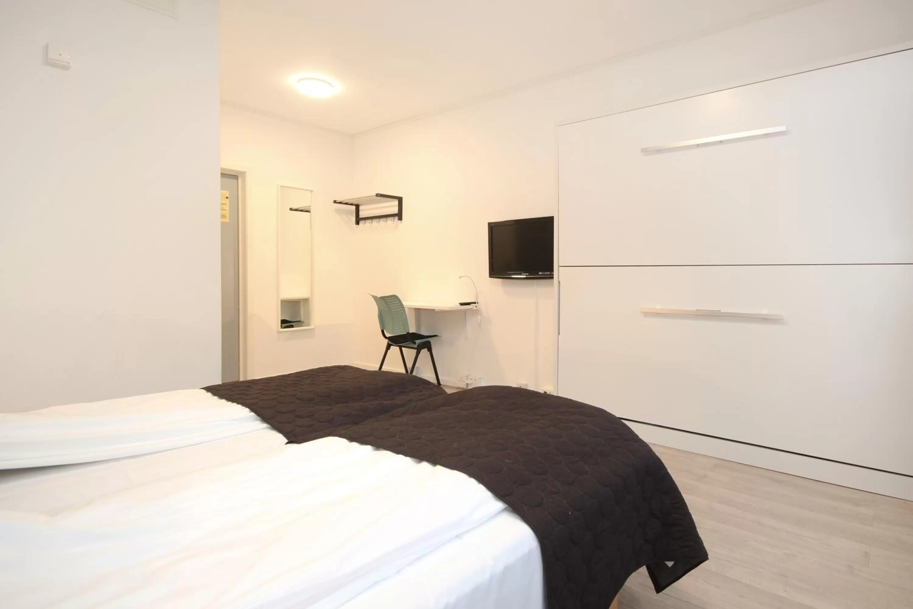 Bedroom, Bed in Napoli Resturant & Hotell AS