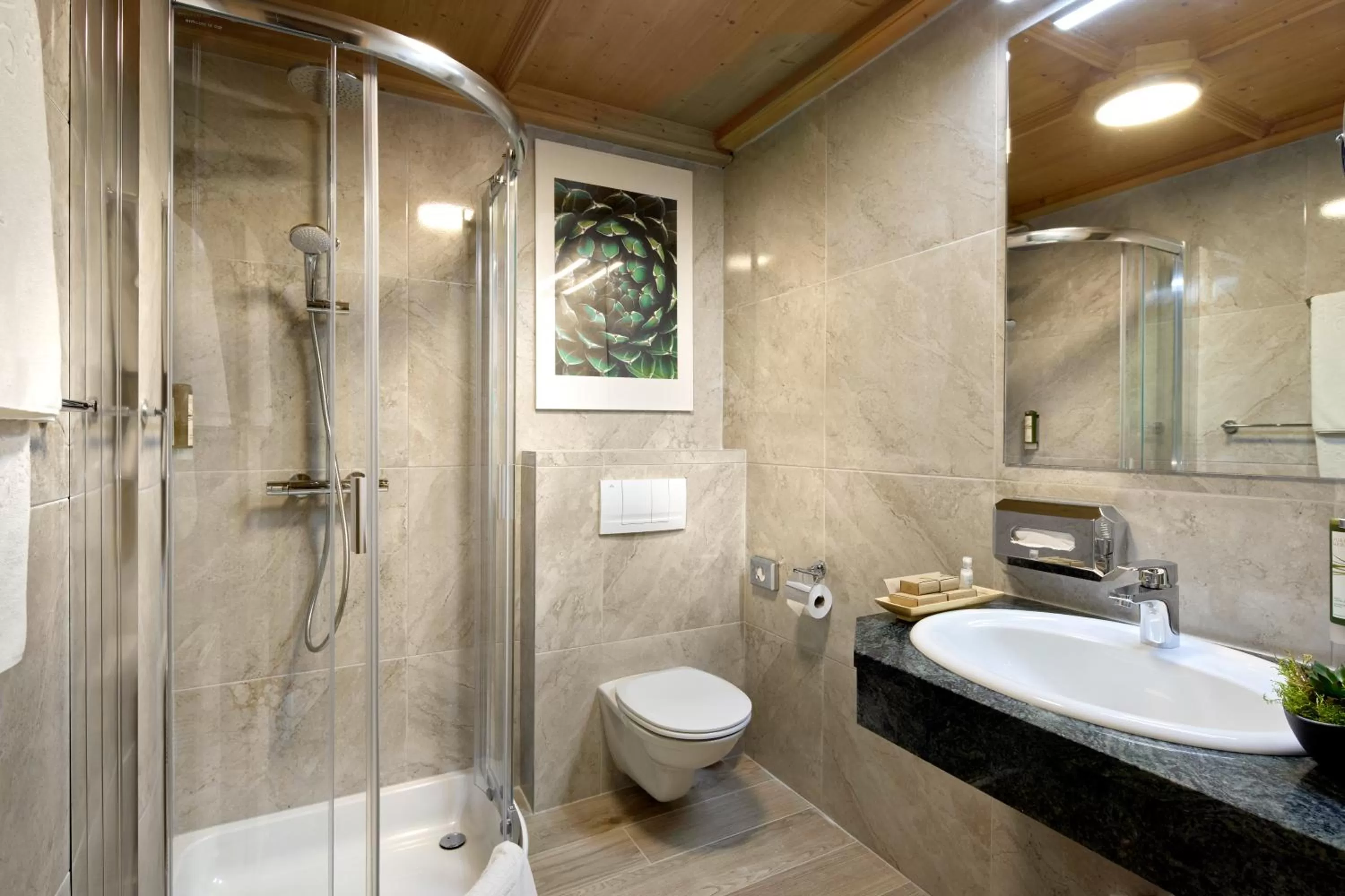 Bathroom in ever grün KAPRUN