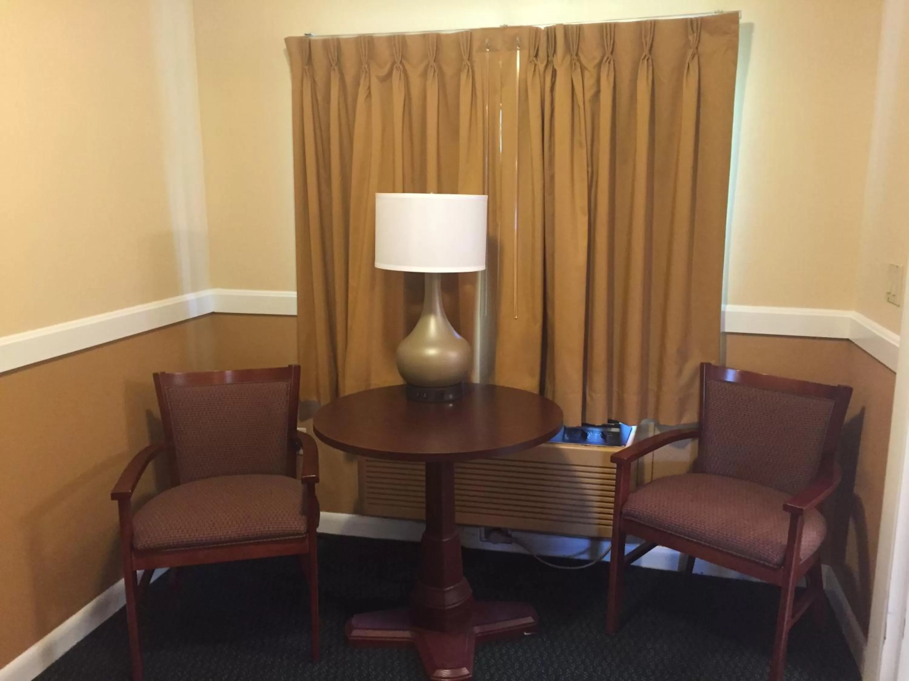 Seating area in Briarcliff Motel