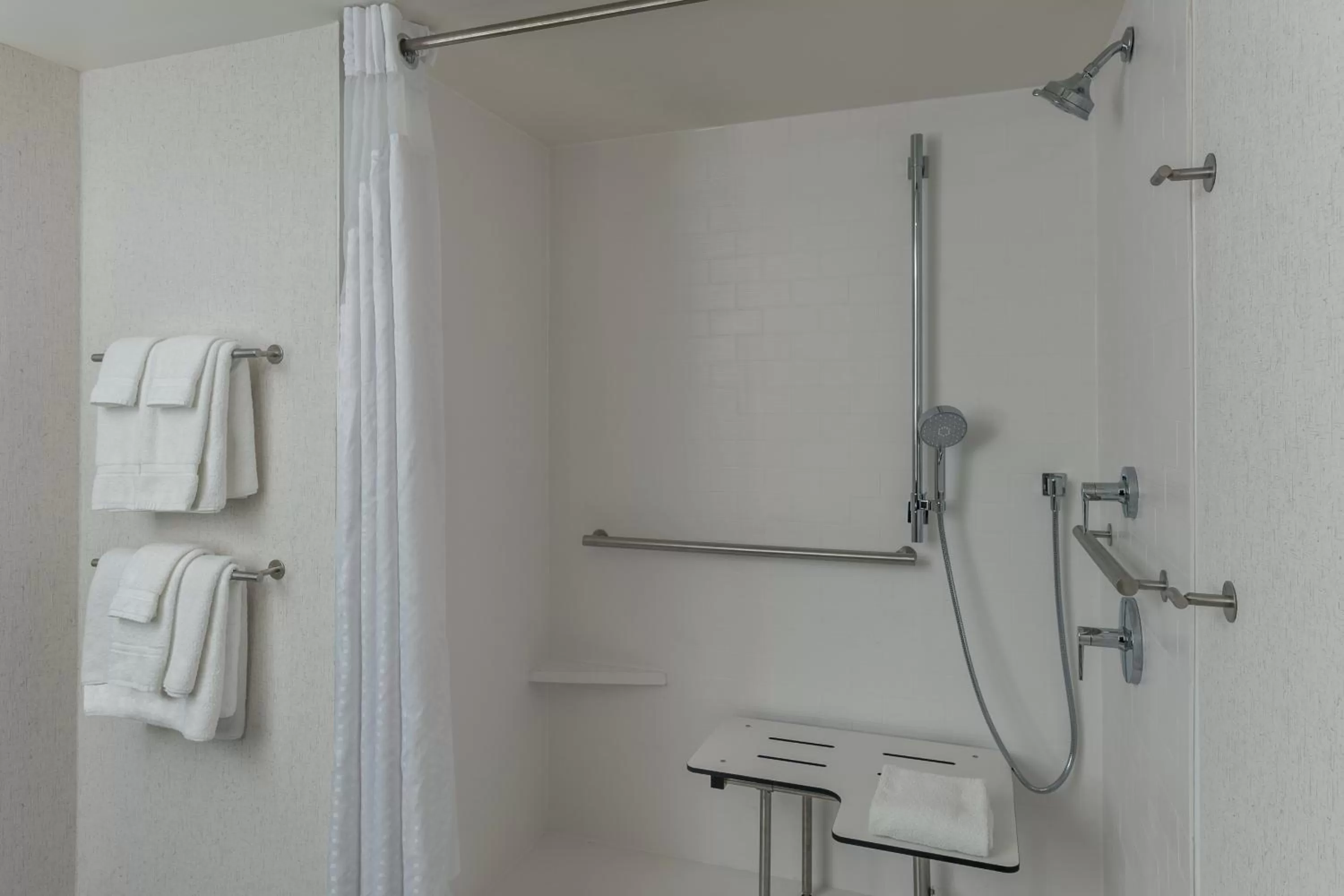 King Bed WC accessible Harbor View in Holiday Inn Kingston - Waterfront, an IHG Hotel