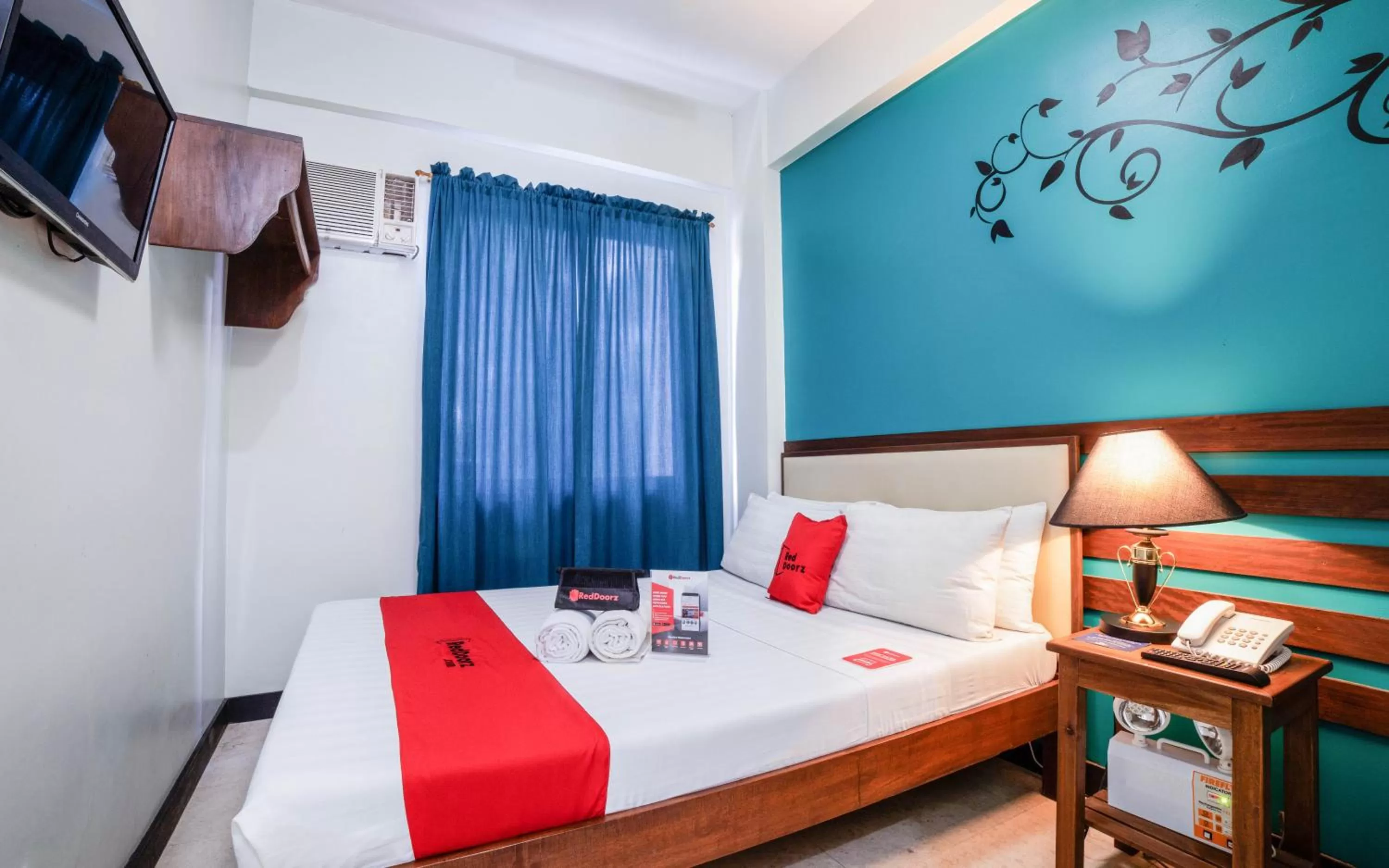 Standard Double Room in RedDoorz Plus near Rizal Junction