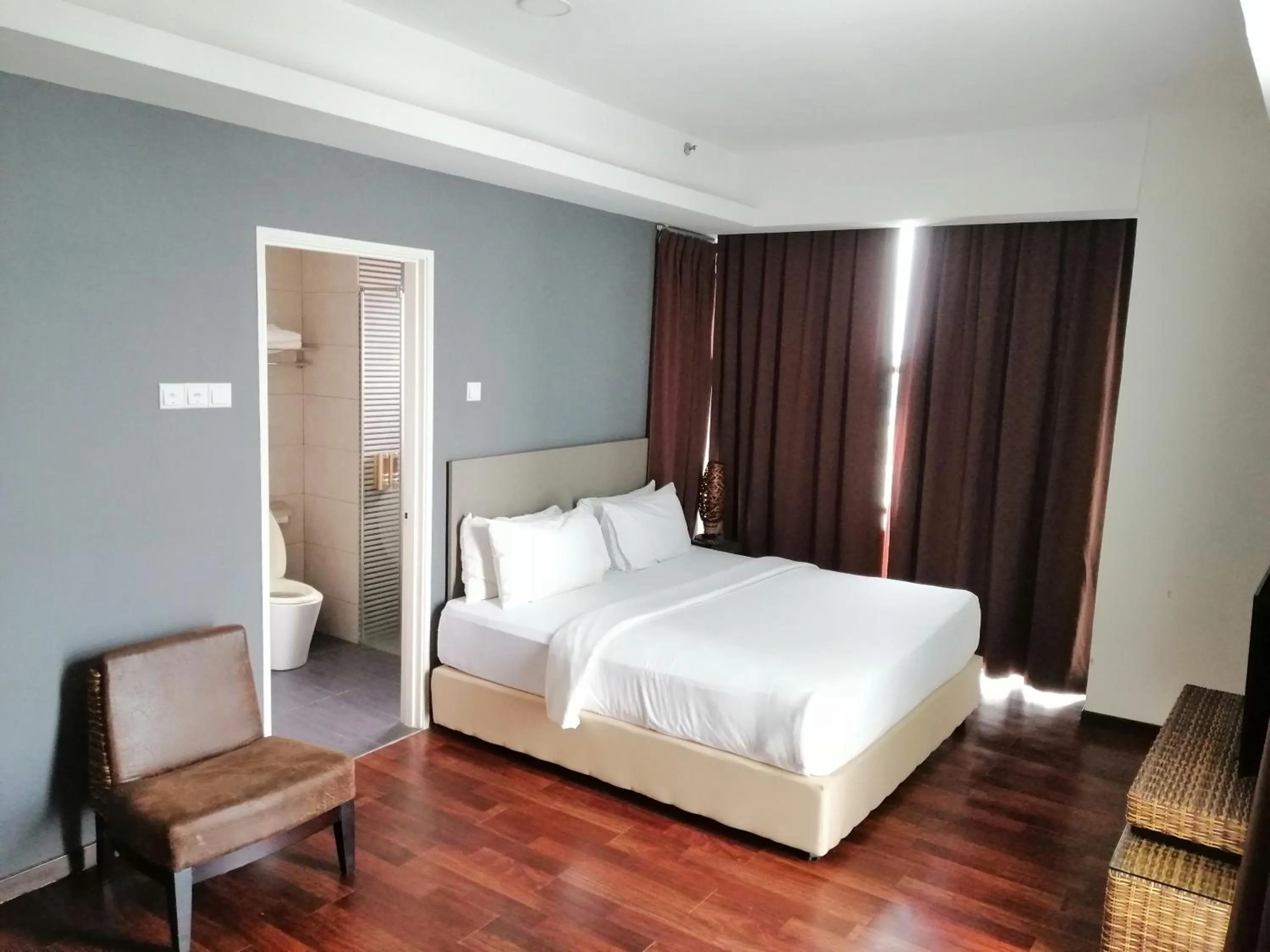 Bedroom, Bed in Nexus Regency Suites & Hotel