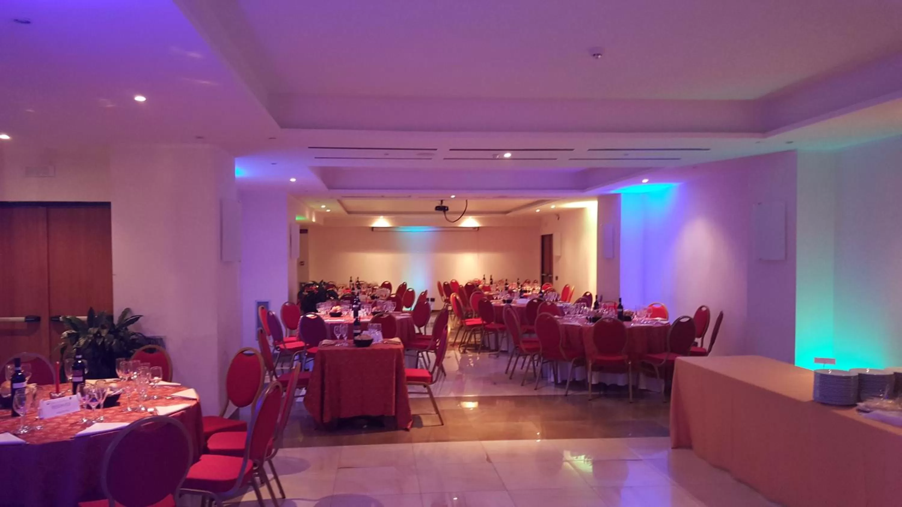 Restaurant/places to eat in Cardinal Hotel St. Peter