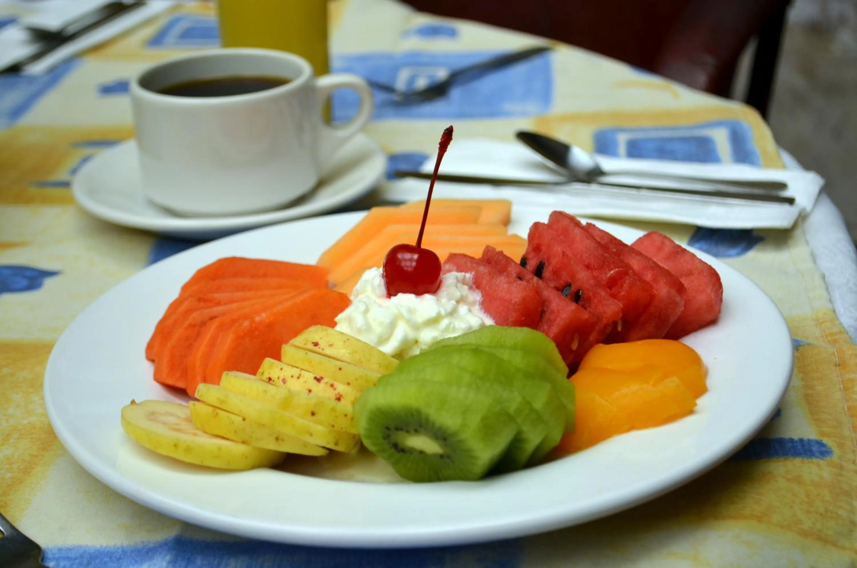 Breakfast in Howard Johnson by Wyndham Morelia Calle Real