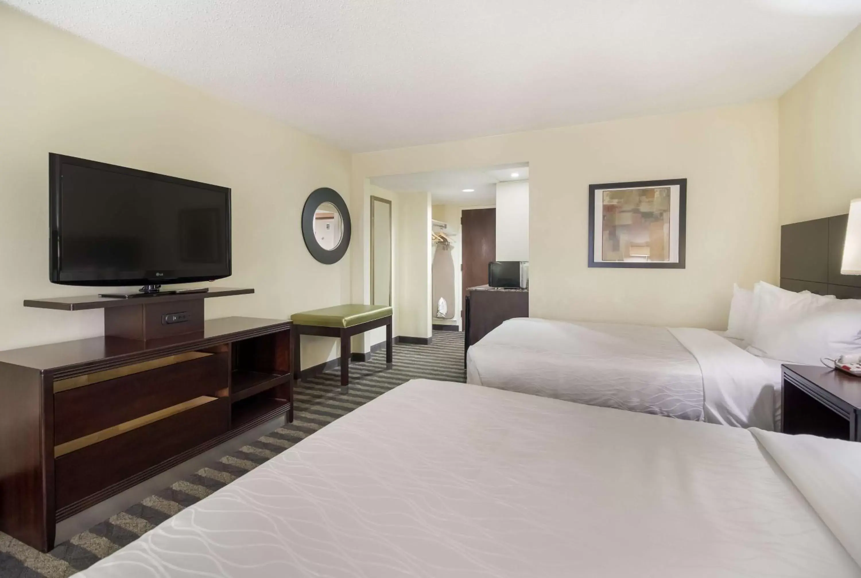Double Suite with Two Double Beds in Best Western Suites near Opryland Double Suite with Two Double Beds in Best Western Suites near Opryland