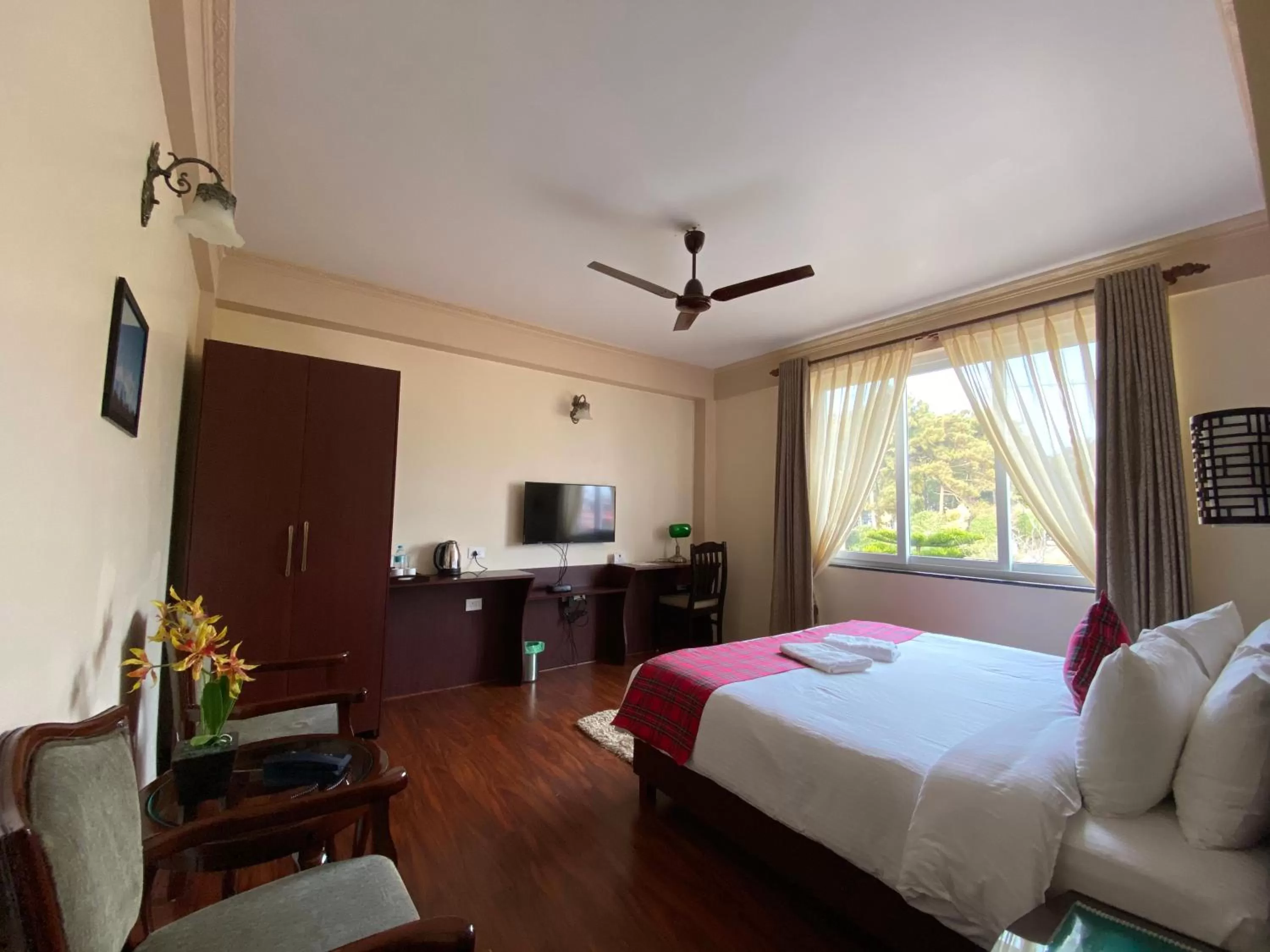 Photo of the whole room in Windermere Inn