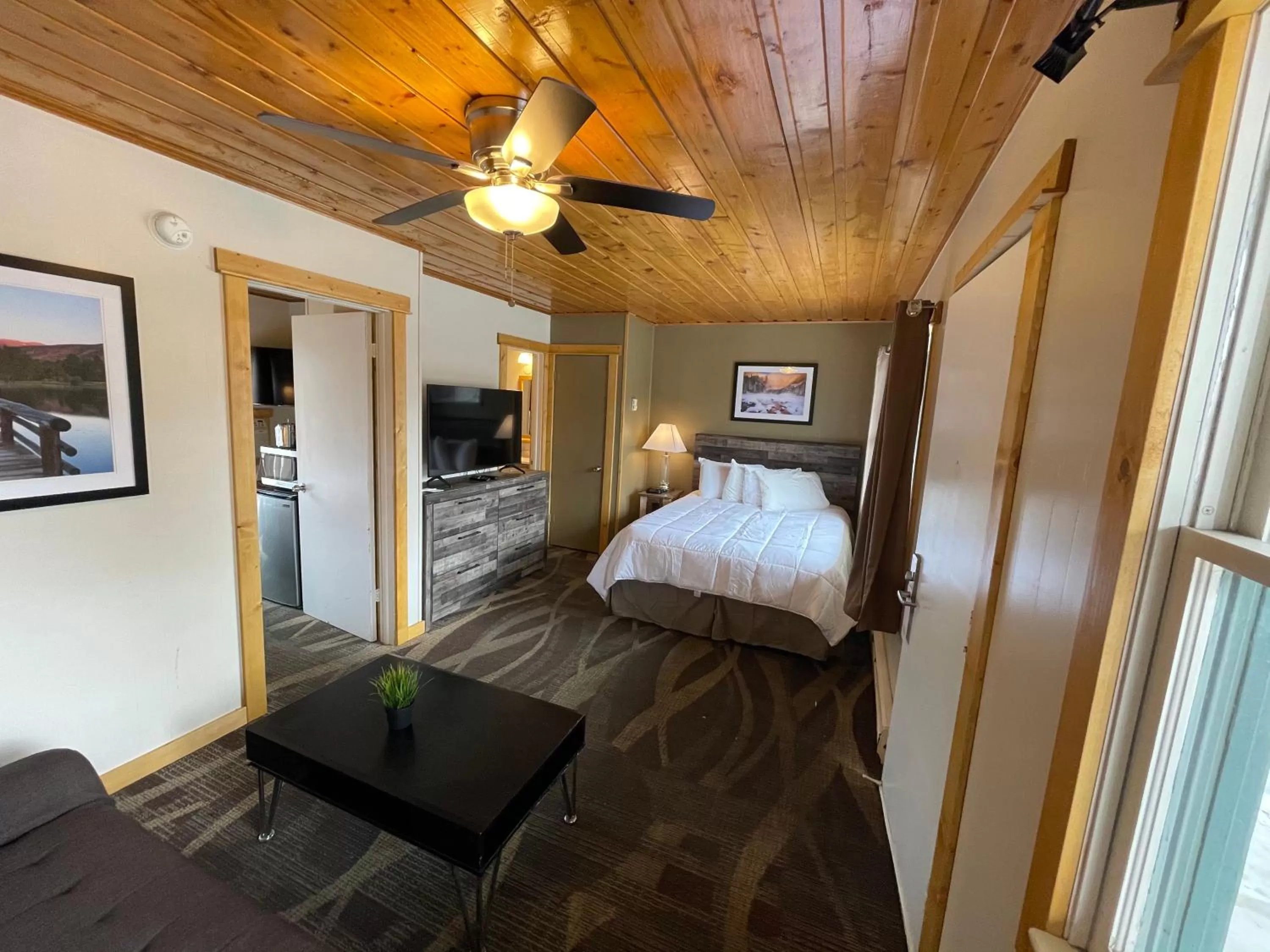 Bed in Estes Mountain Inn