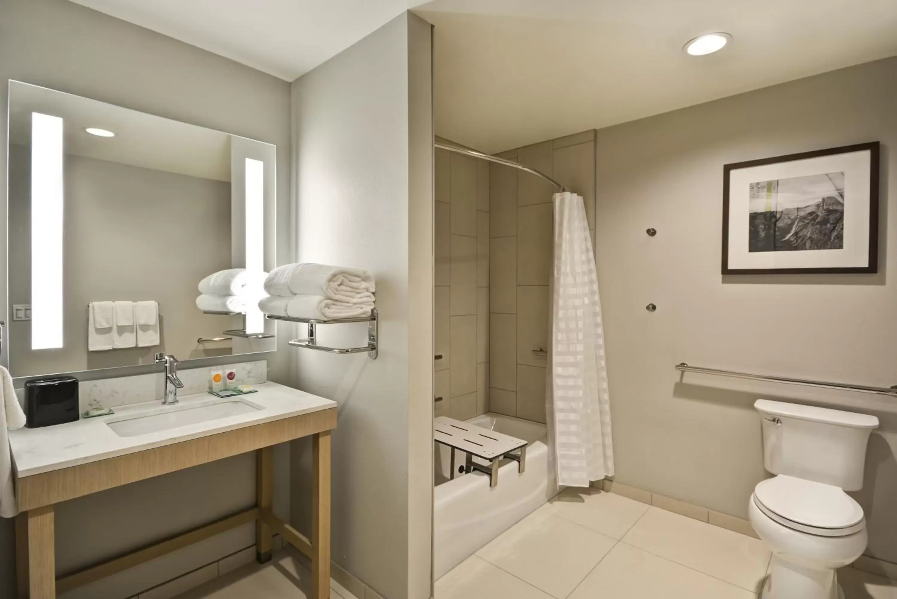 King Room with Accessible Tub in Hyatt Place Fresno King Room with Accessible Tub in Hyatt Place Fresno