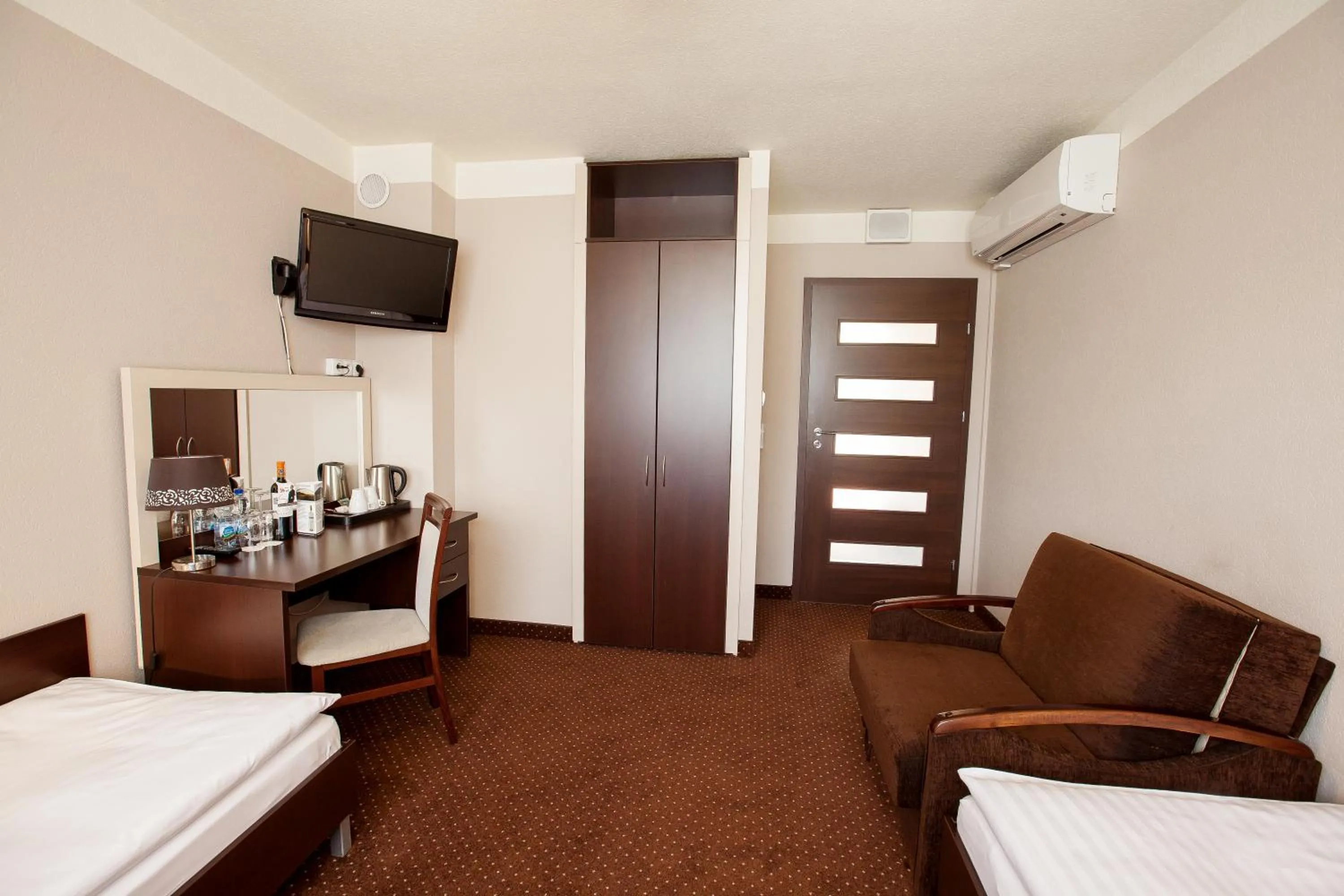 TV and multimedia, Bed in Hotel Diament Spodek