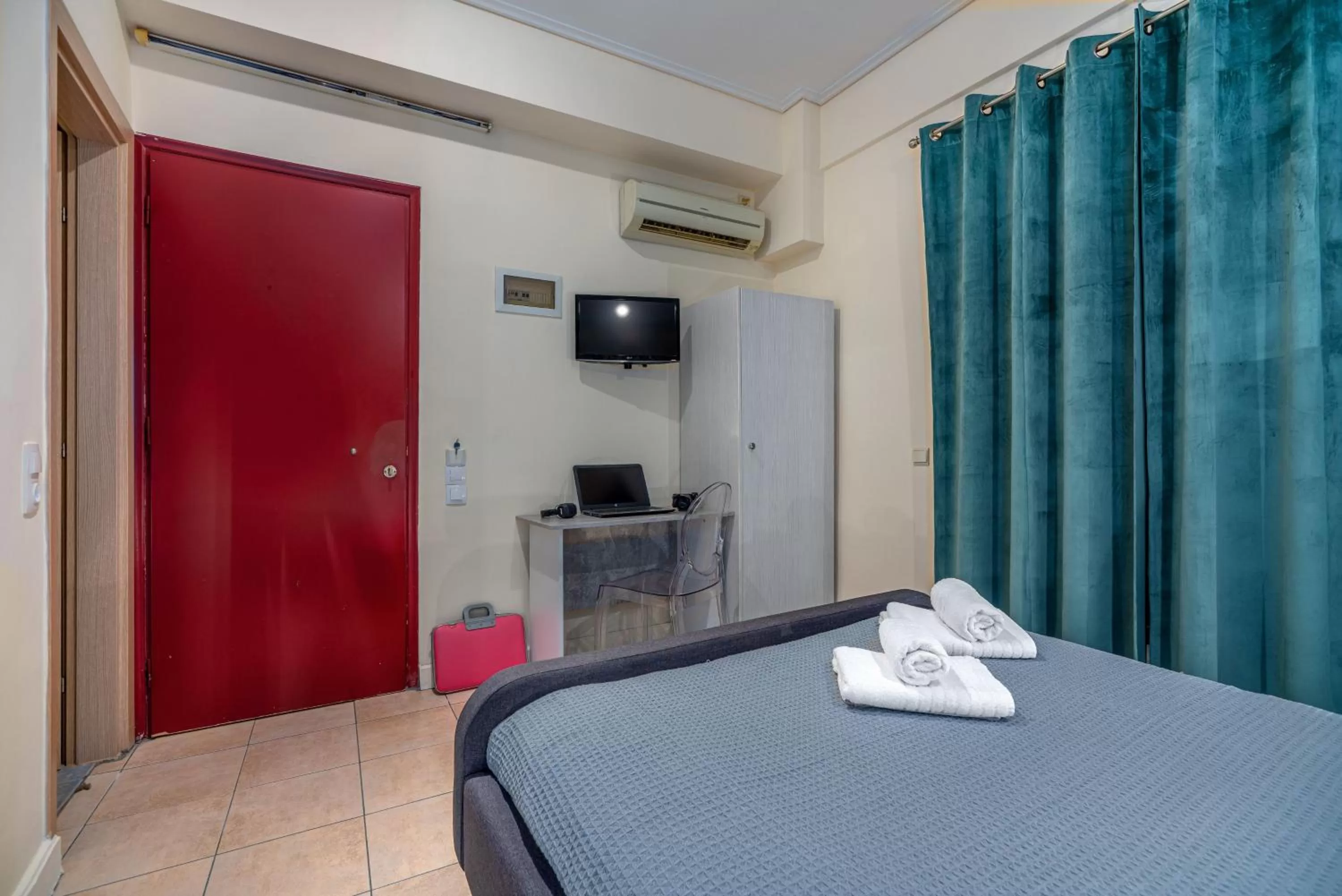 Bedroom, Bed in Zen Hotel