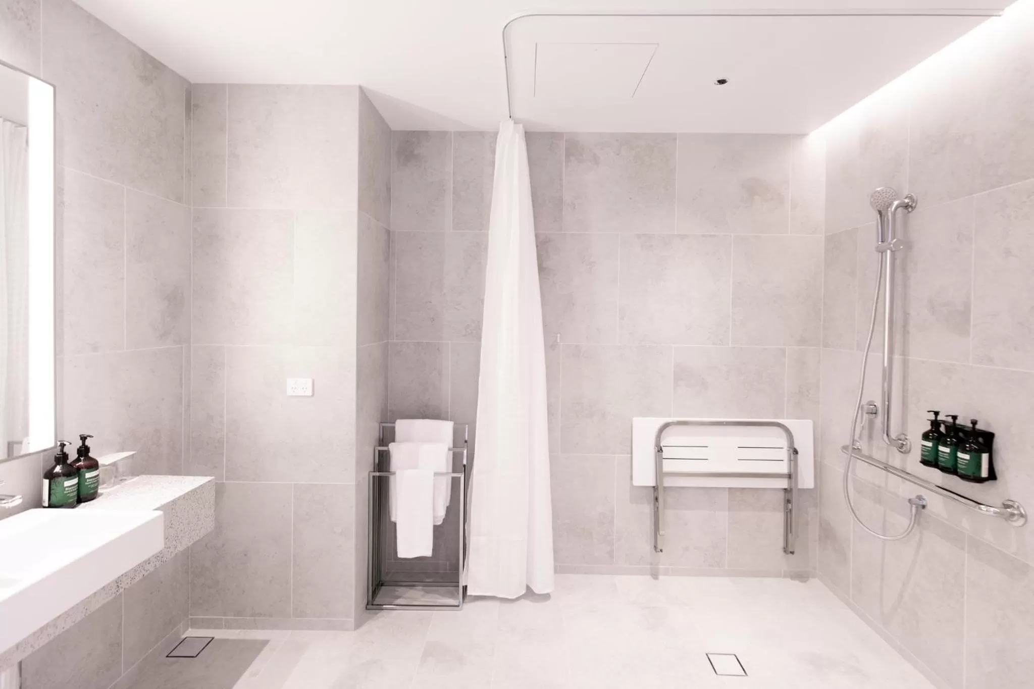 Photo of the whole room in Crowne Plaza Hobart by IHG