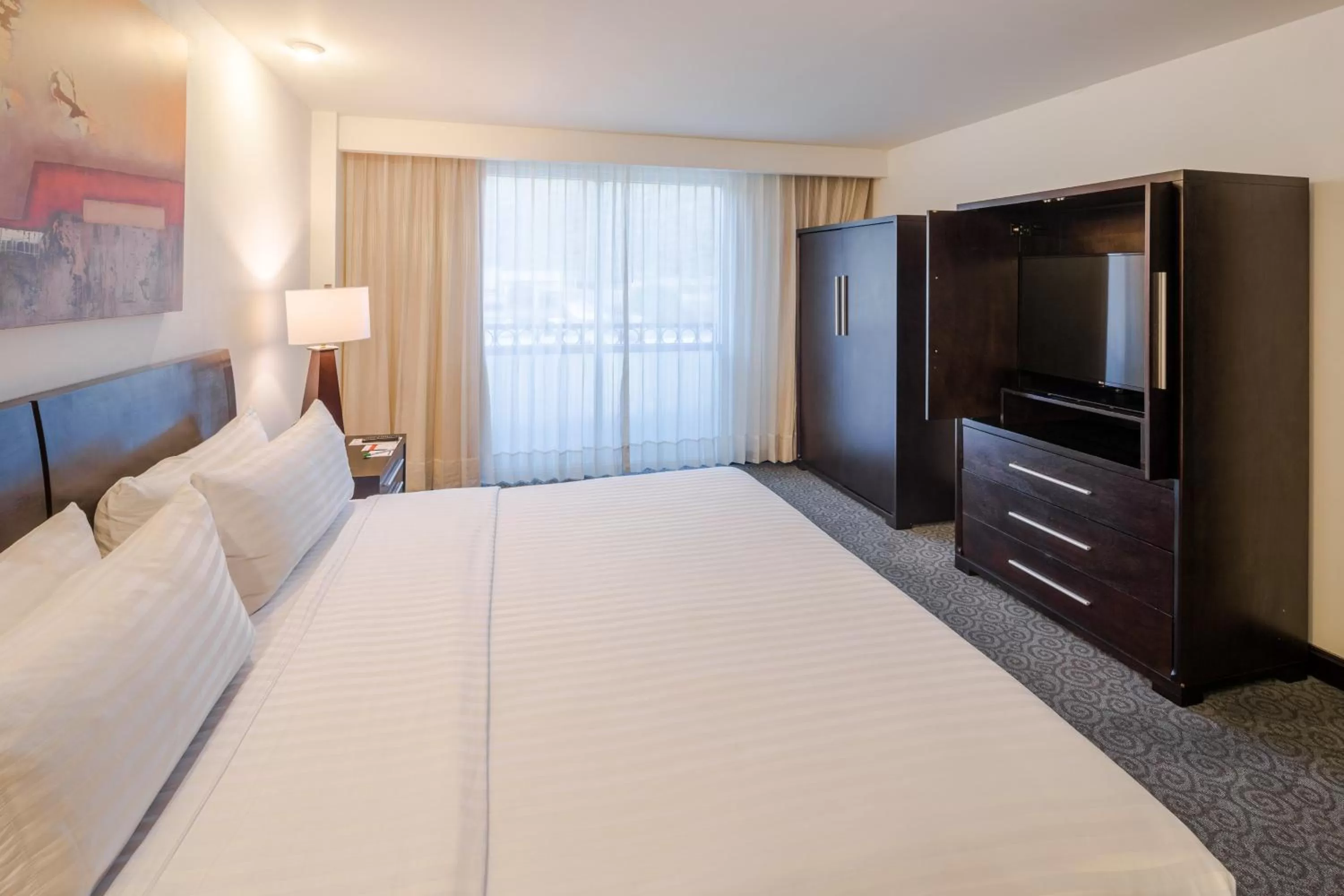 Photo of the whole room, Bed in Holiday Inn Monterrey Valle by IHG