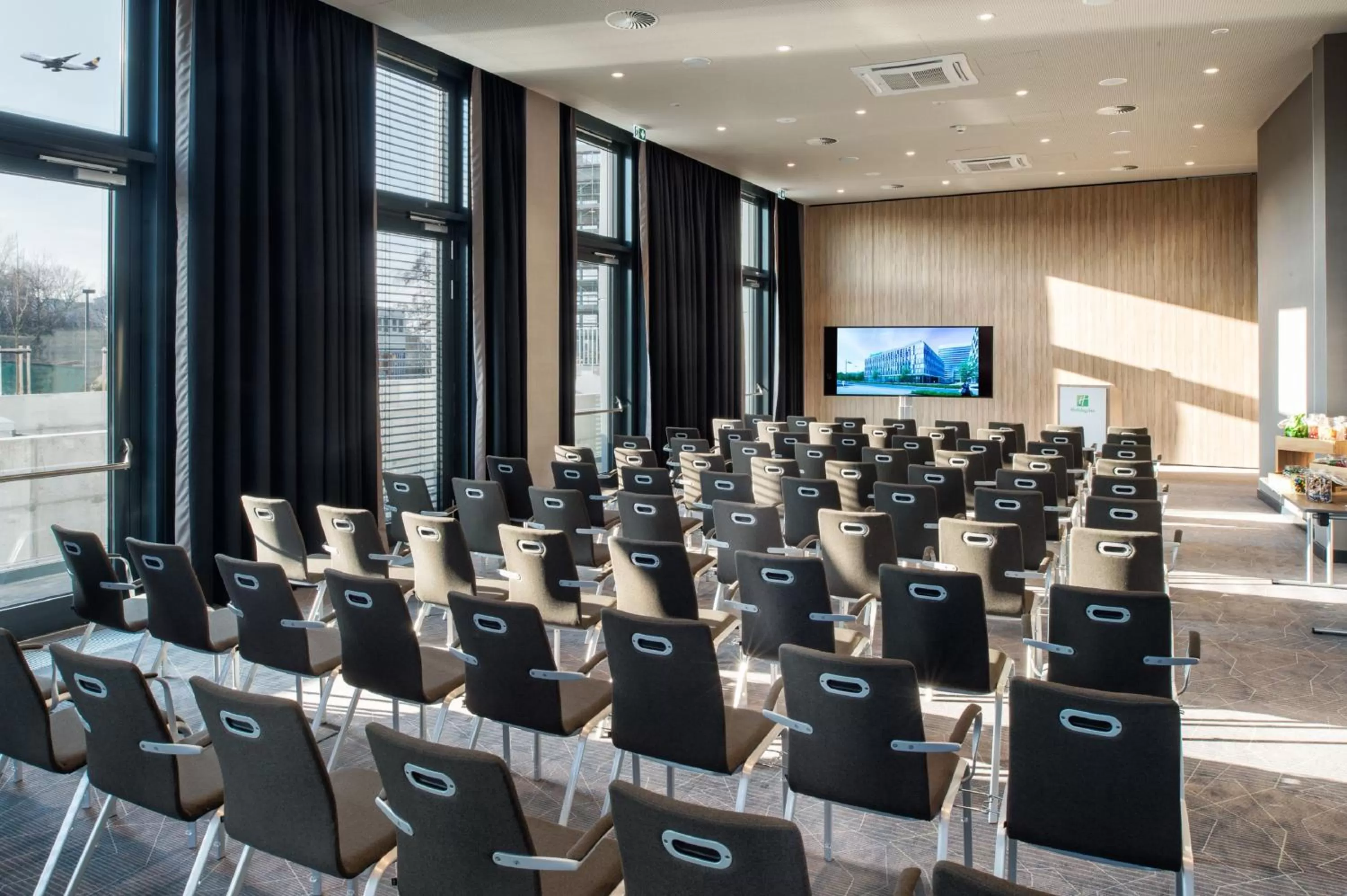 Meeting/conference room in Holiday Inn Frankfurt Airport by IHG