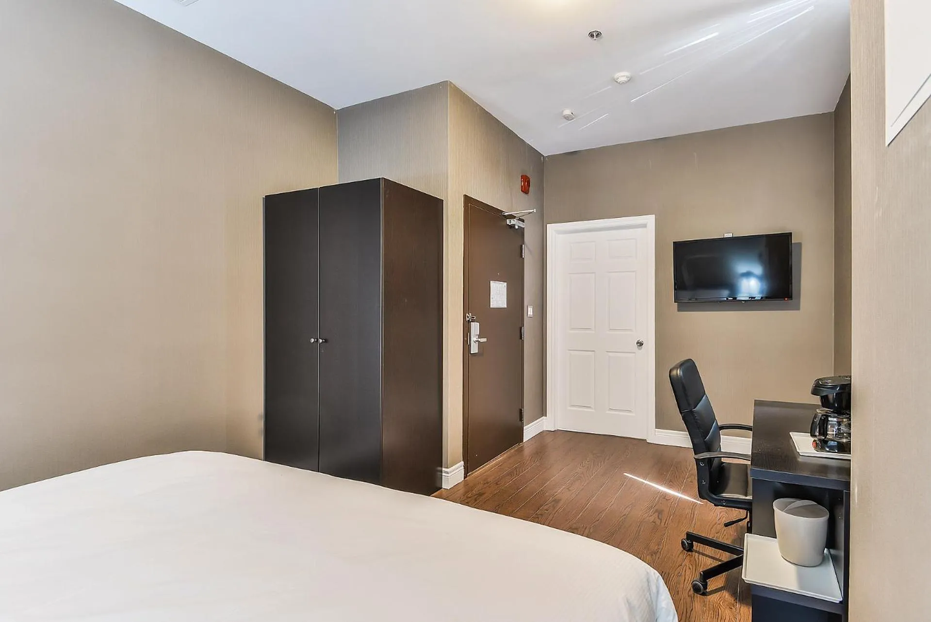 Photo of the whole room, Bed in NU Hotel Toronto Airport