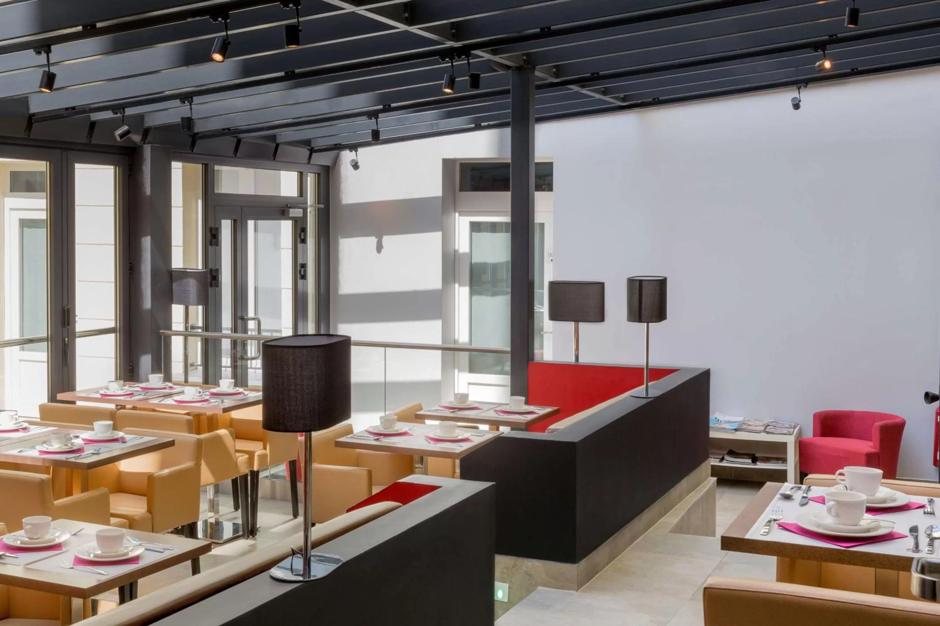 Restaurant/places to eat in Best Western Seine West Hotel