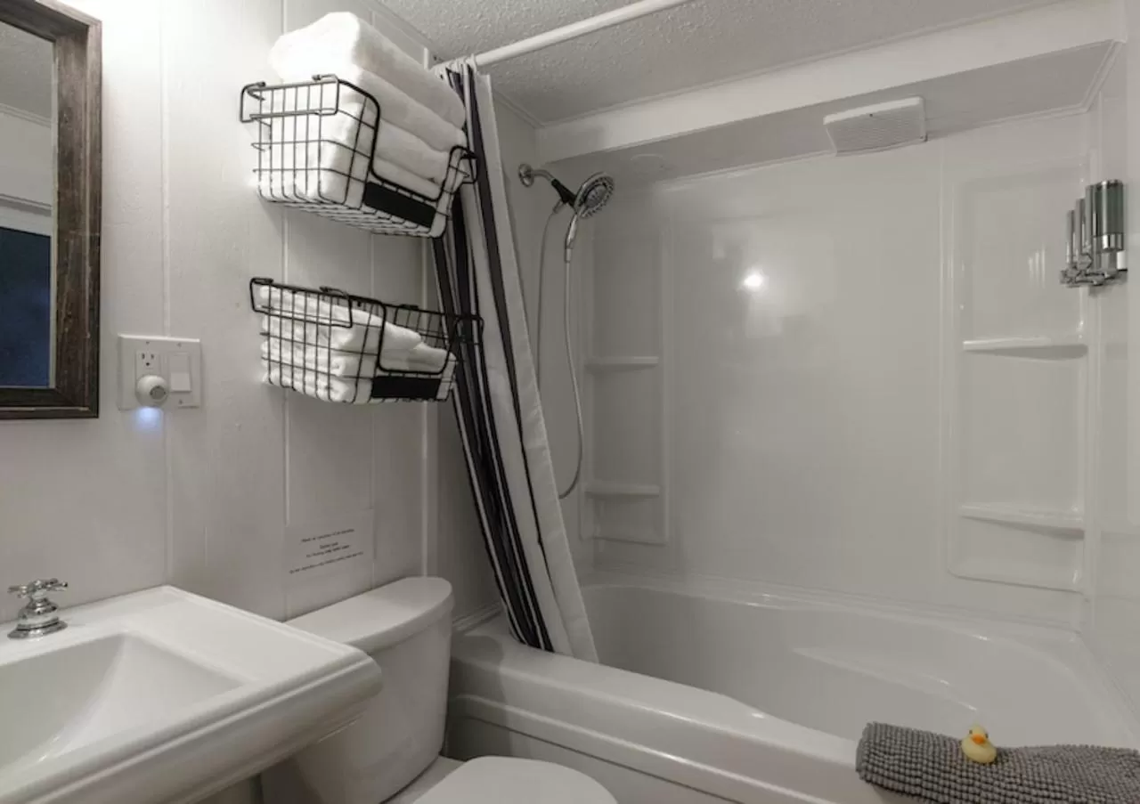 Bathroom in Bramblebank Cottages