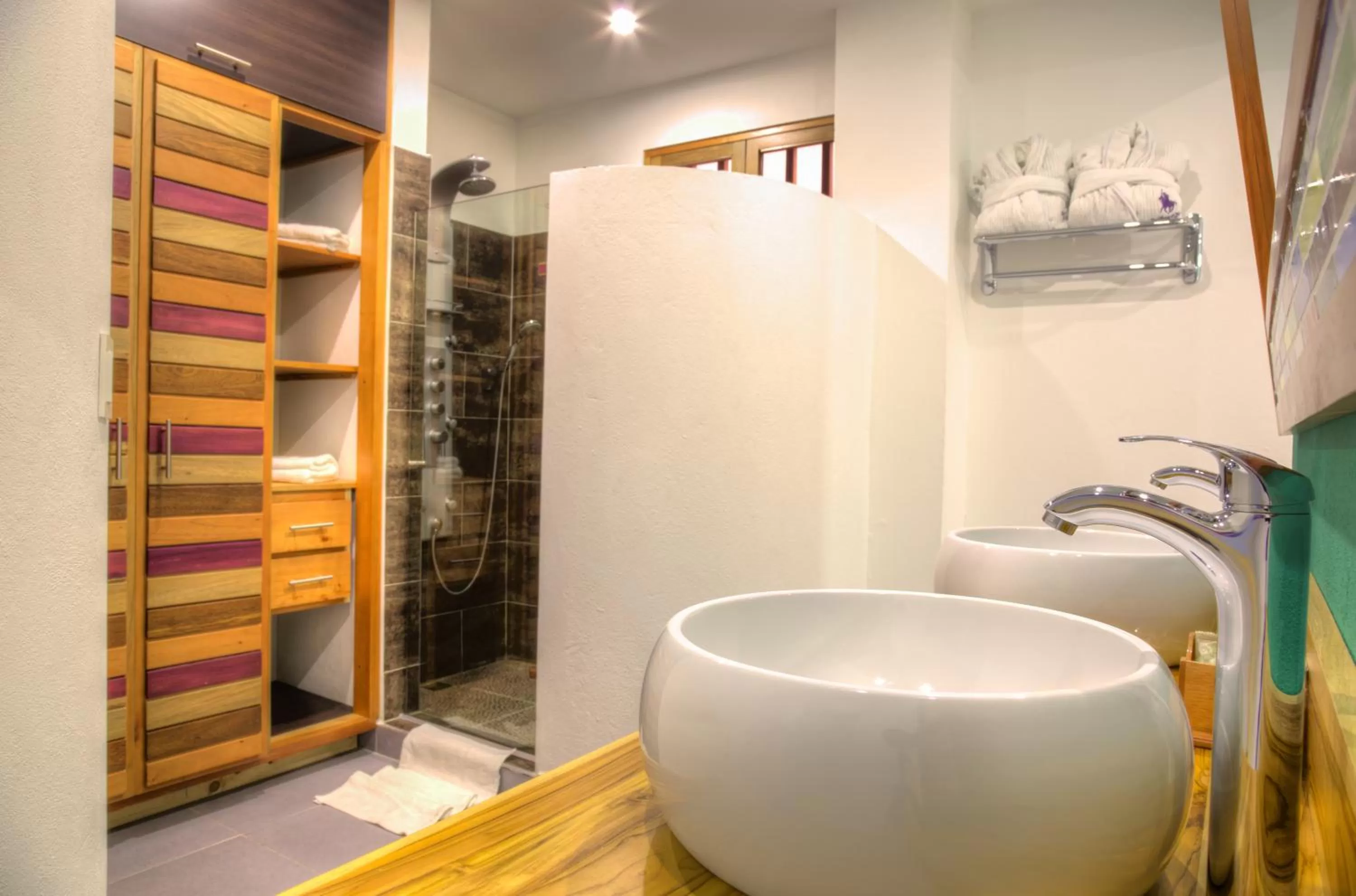 Bathroom in Casa de Leda, a Kali Hotel