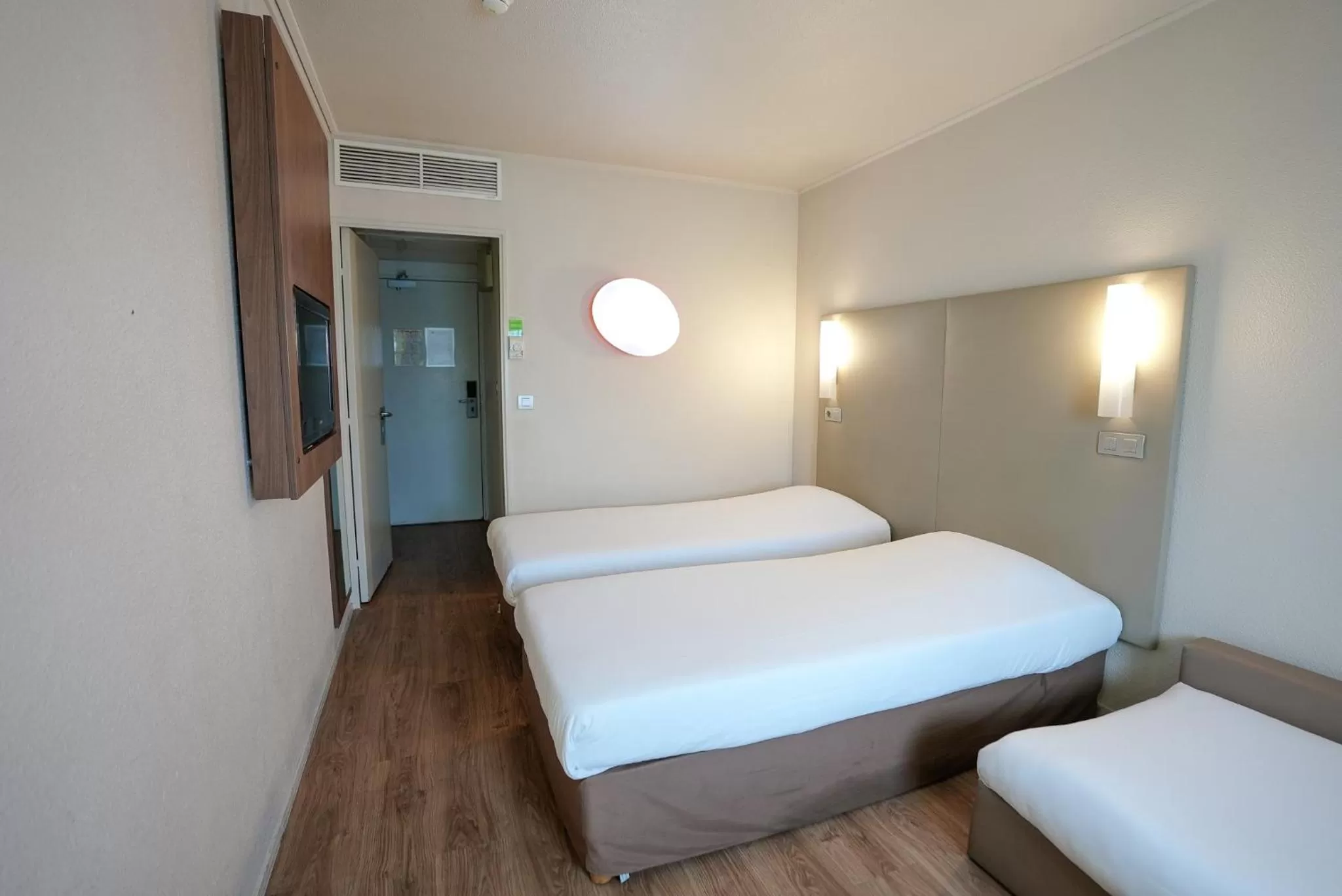 Photo of the whole room, Bed in Campanile Paris CDG Airport Villepinte