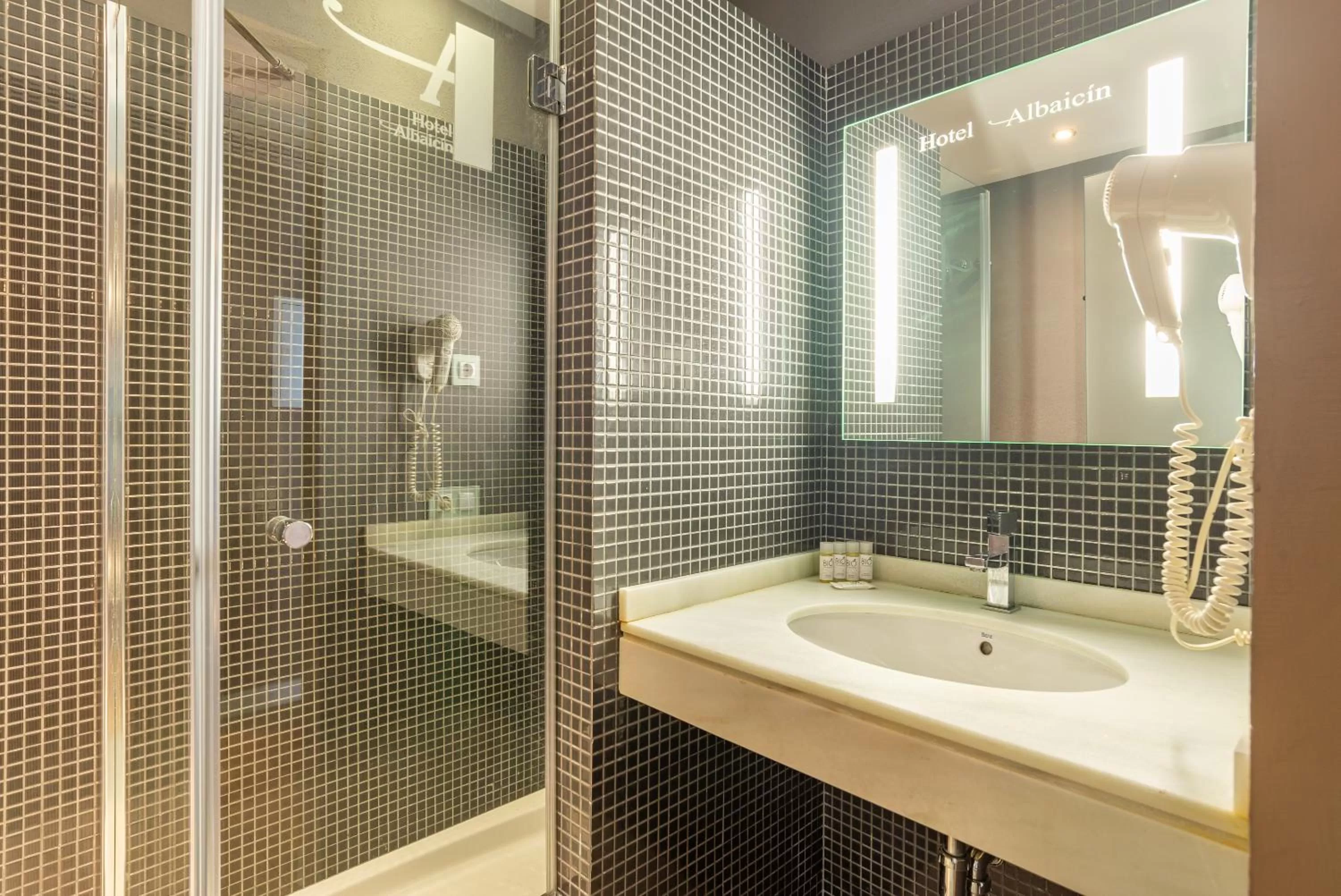 Bathroom in Hotel Albaicín