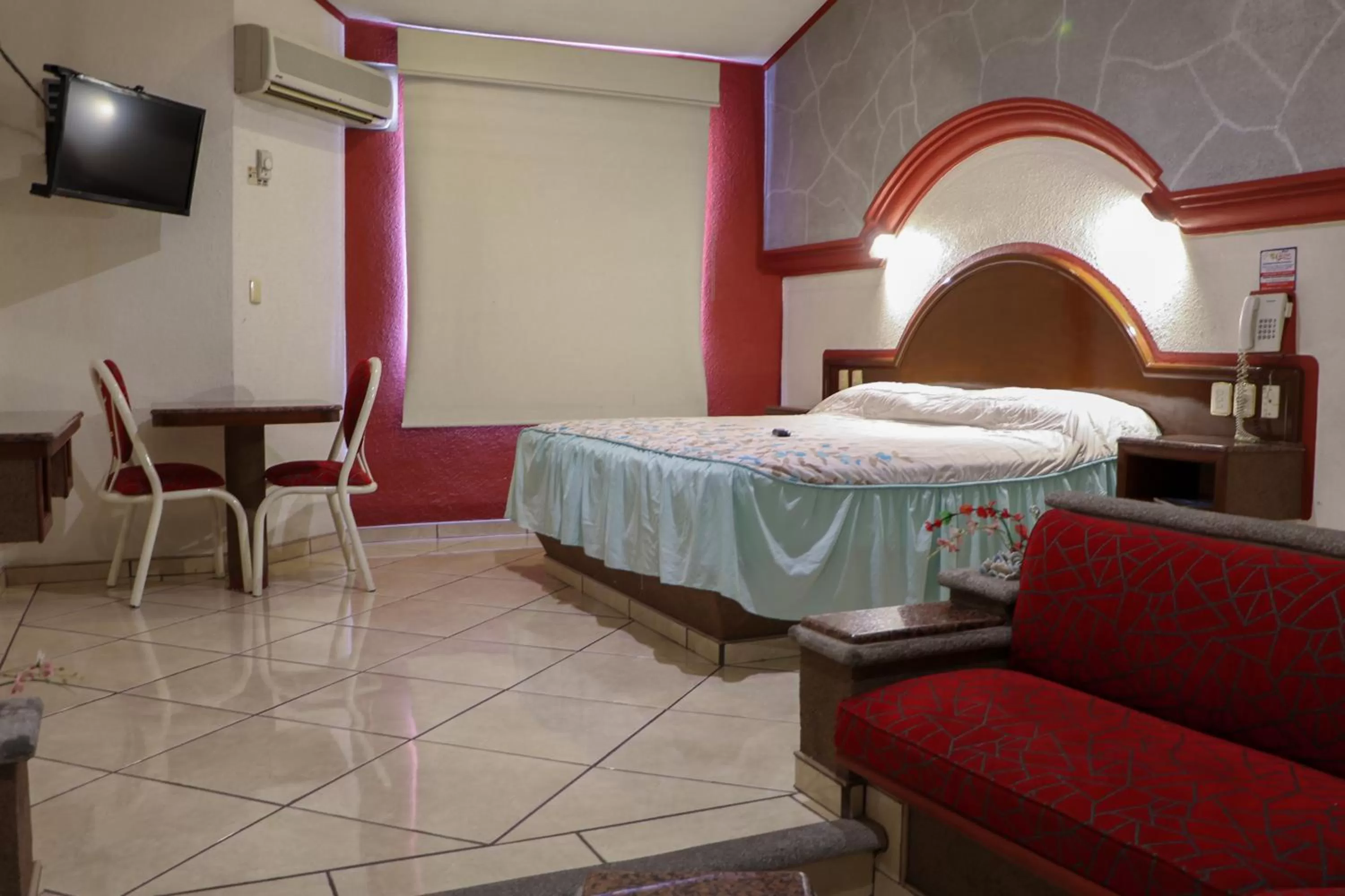 Photo of the whole room, Bed in Motel Caribe