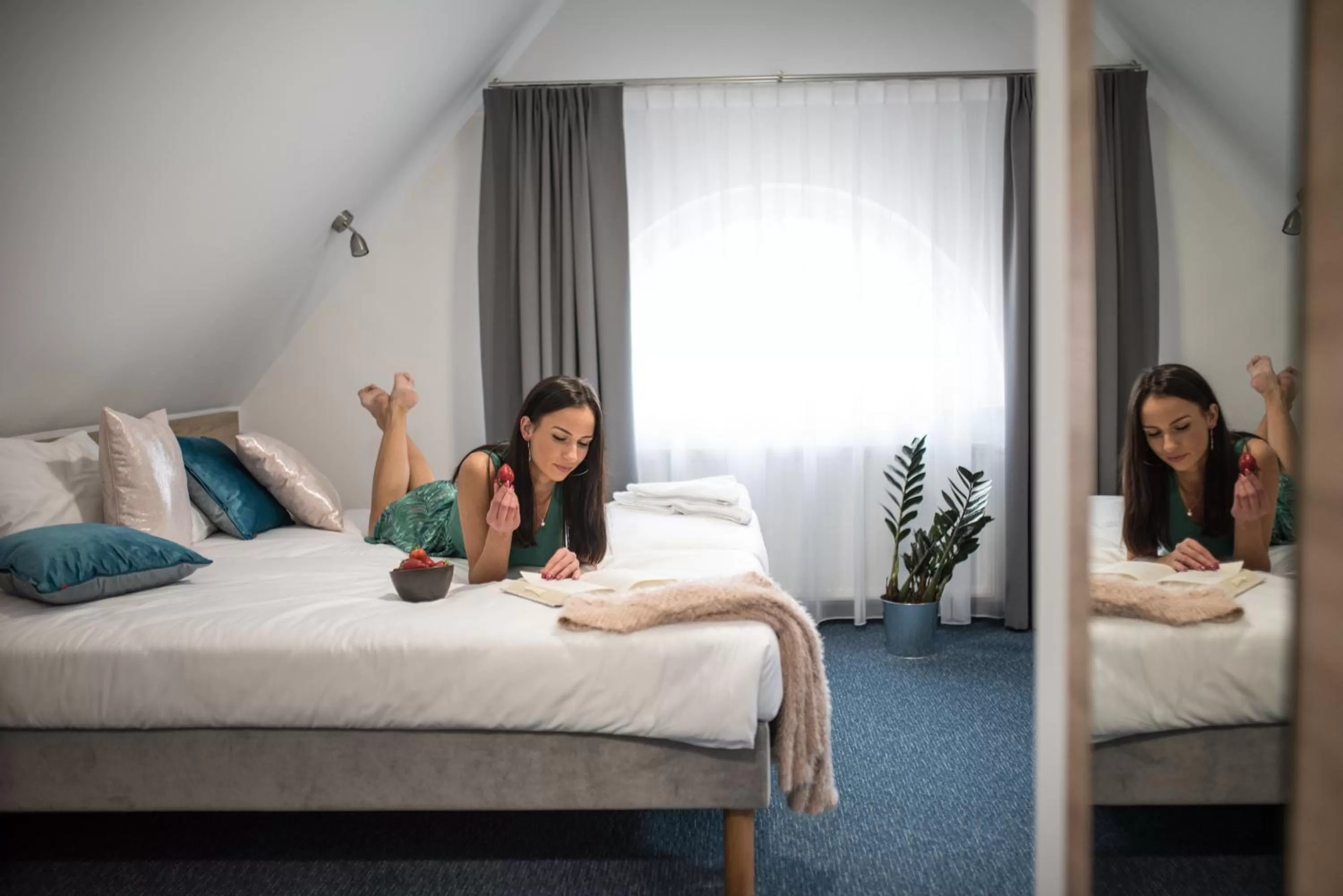 People, Bed in Fama Residence Gdańsk Old Town