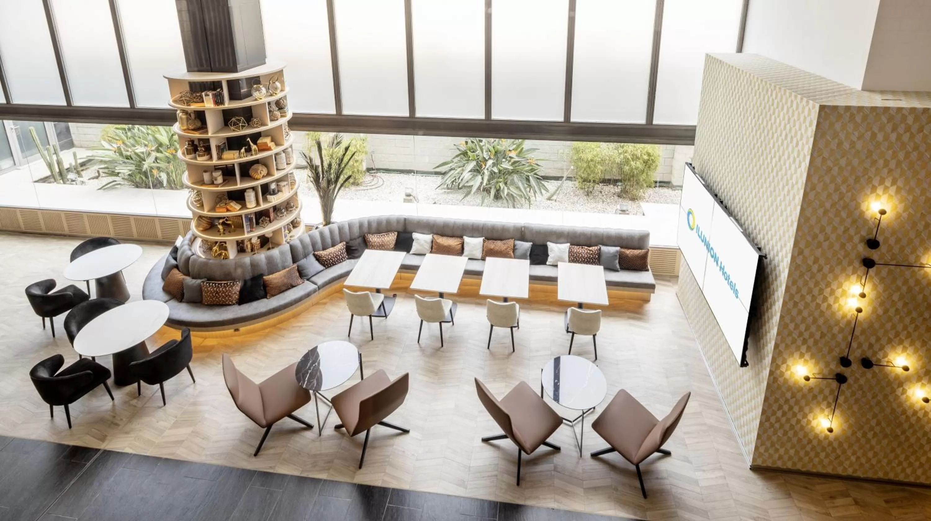 Lobby or reception in Ilunion Barcelona