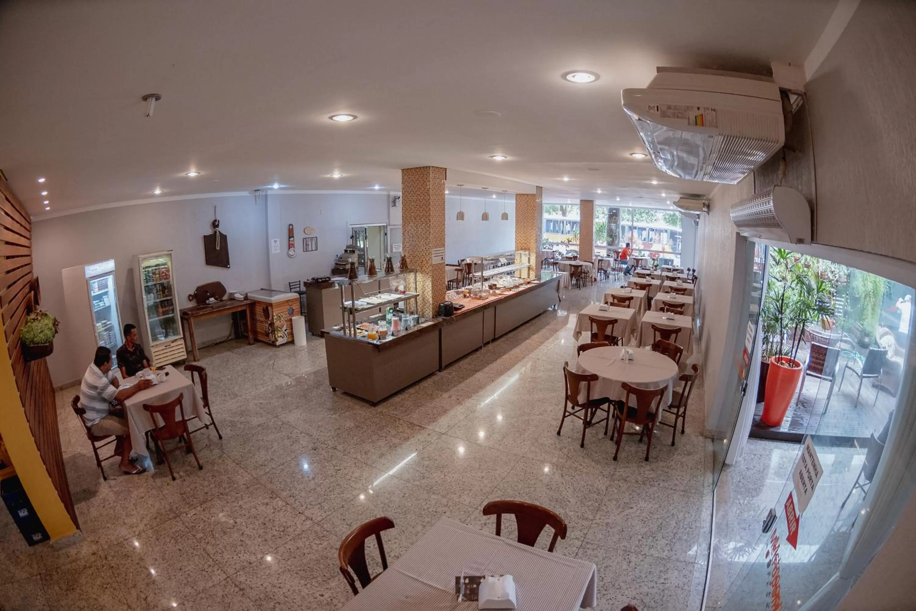 Restaurant/places to eat in Hotel Metropolitano