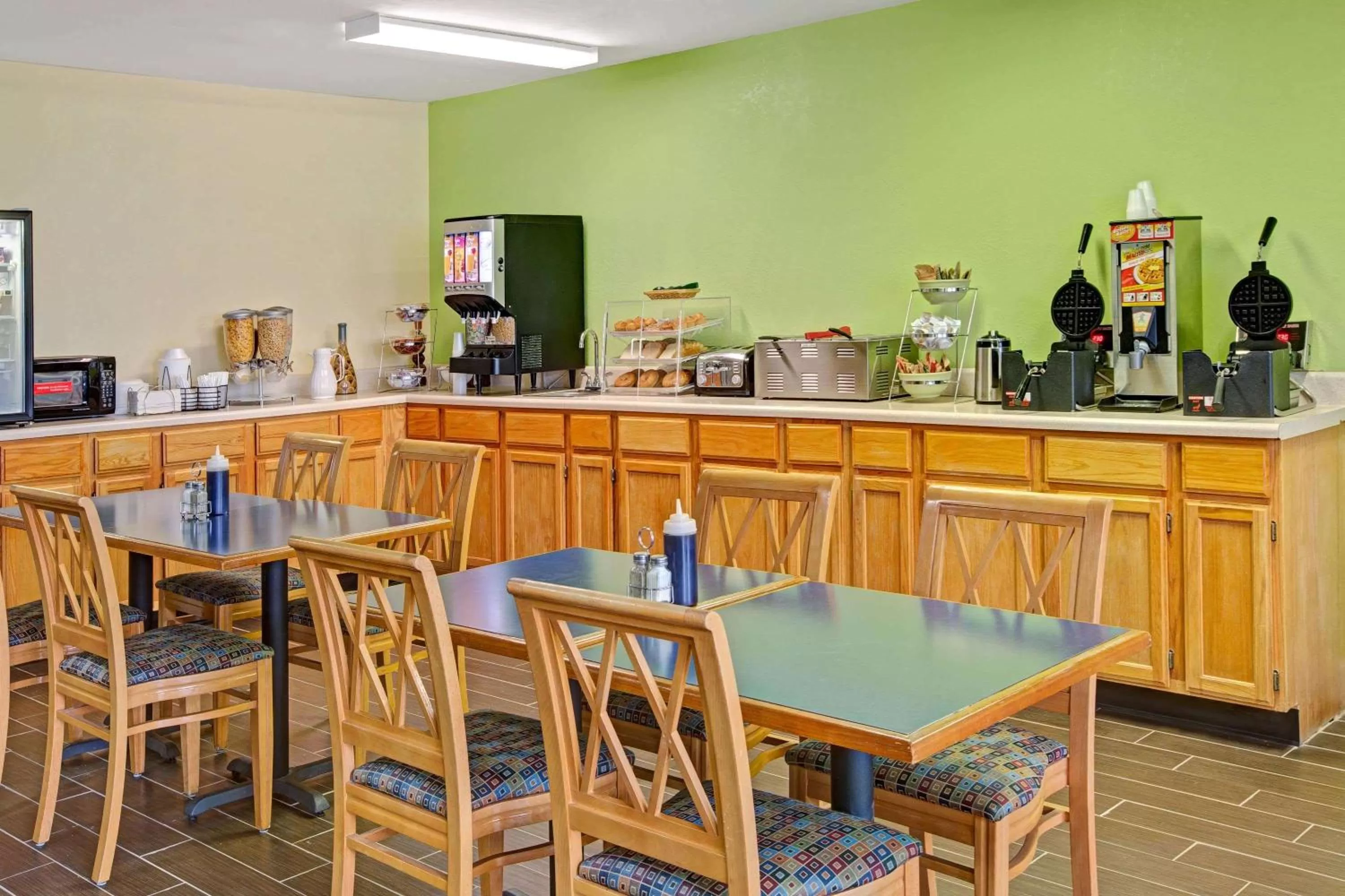 Restaurant/places to eat in Microtel Inn & Suites by Wyndham Statesville