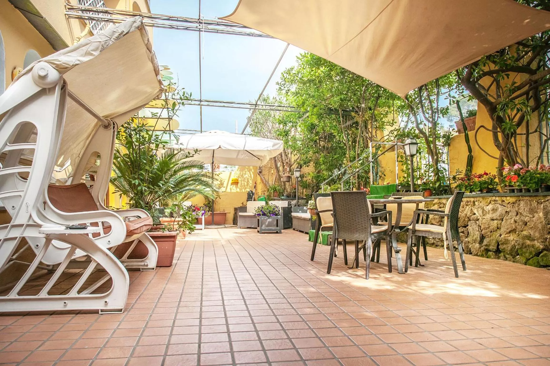 Patio in Hotel Annabelle