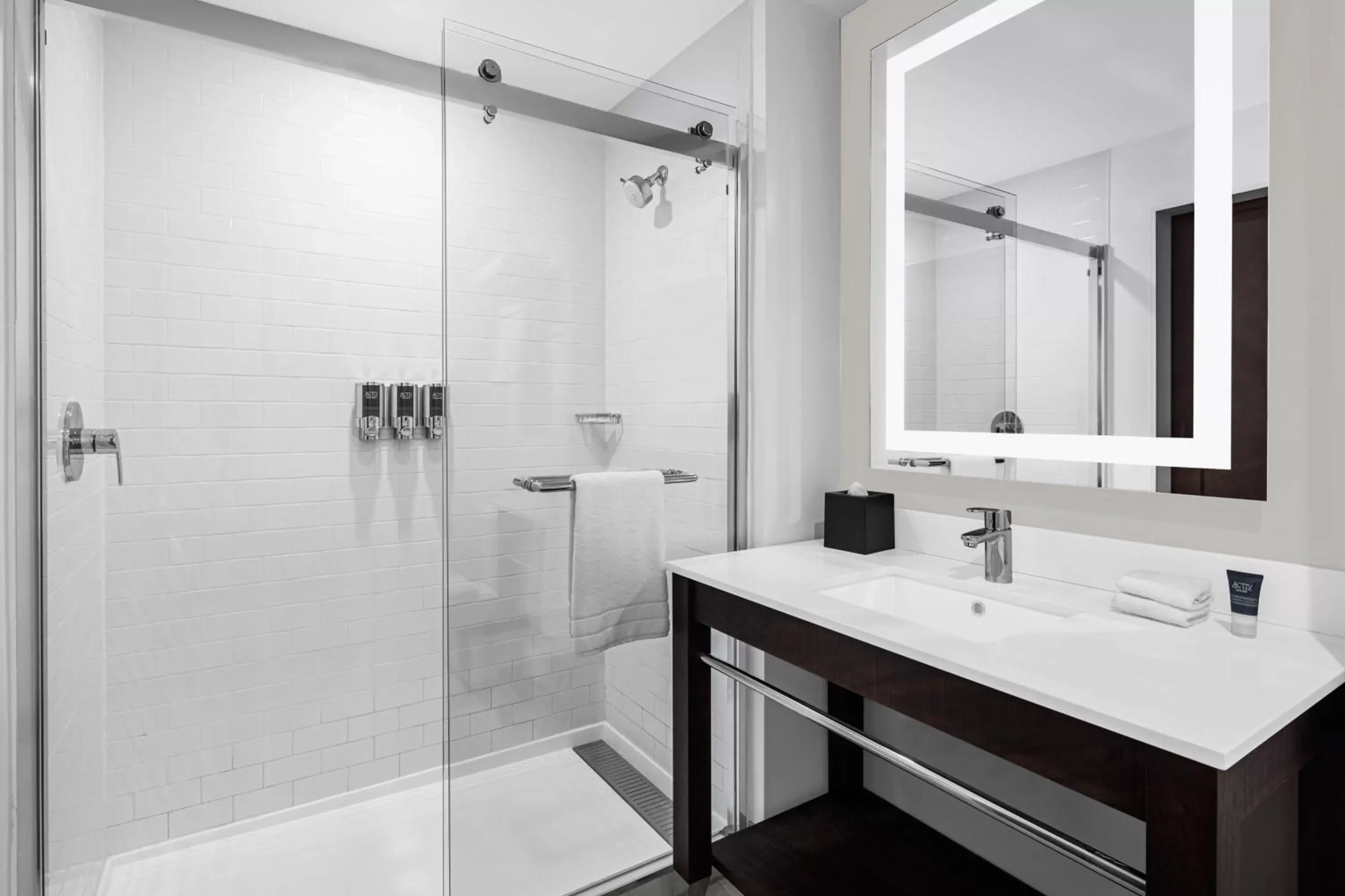 Traditional King Room in Four Points by Sheraton Flushing Traditional King Room in Four Points by Sheraton Flushing