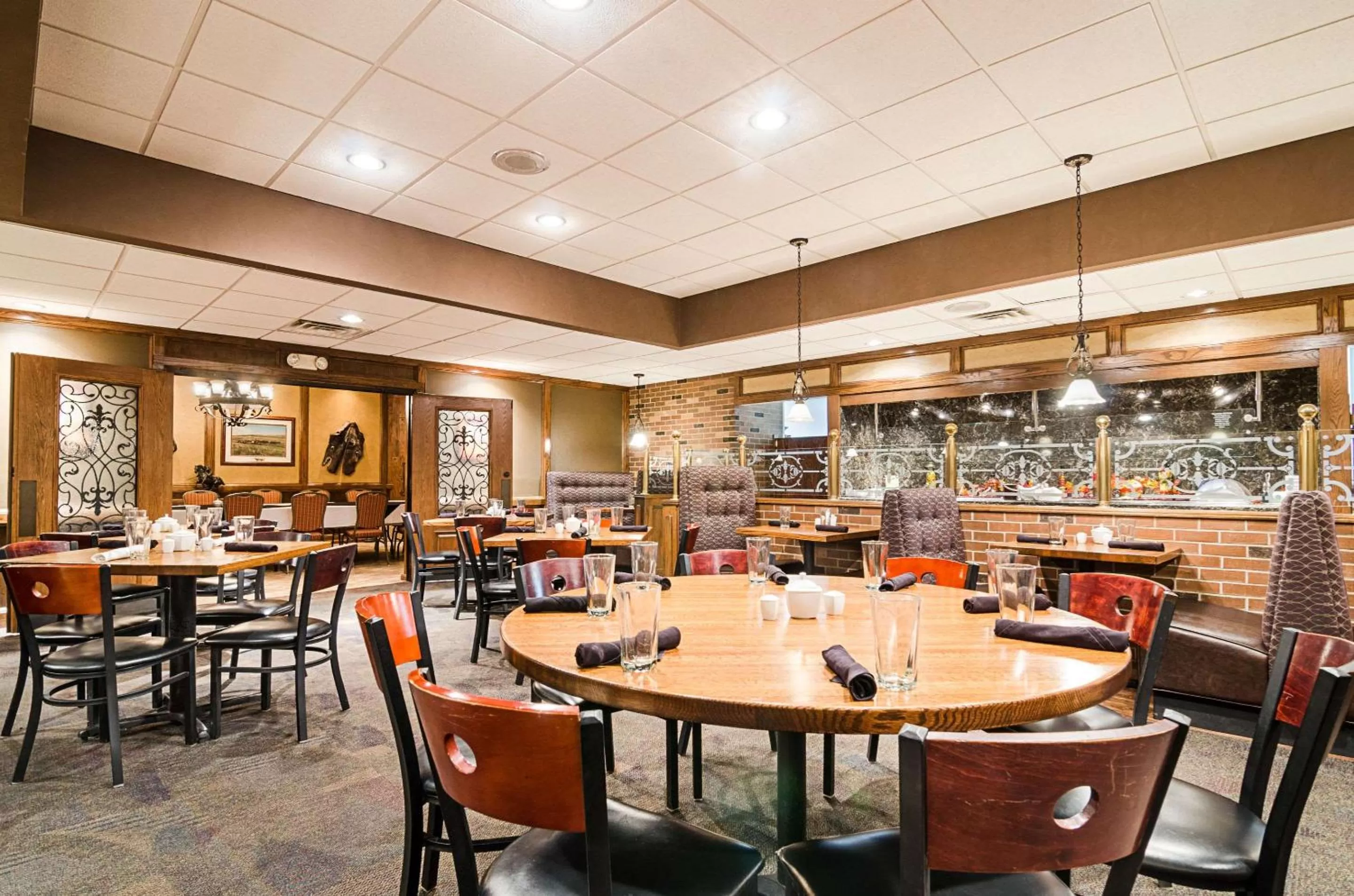 Restaurant/places to eat in Clarion Inn Garden City