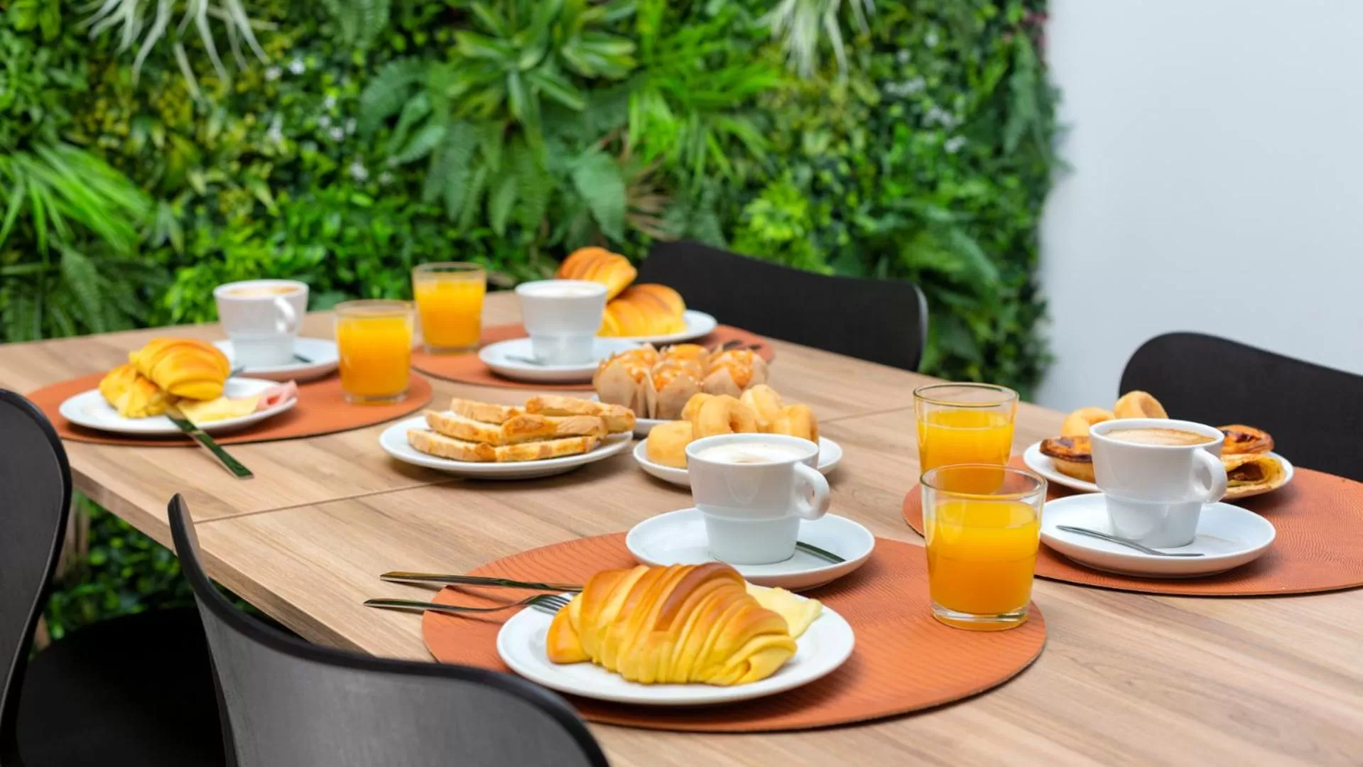 Breakfast in Hotel Made inn Faro