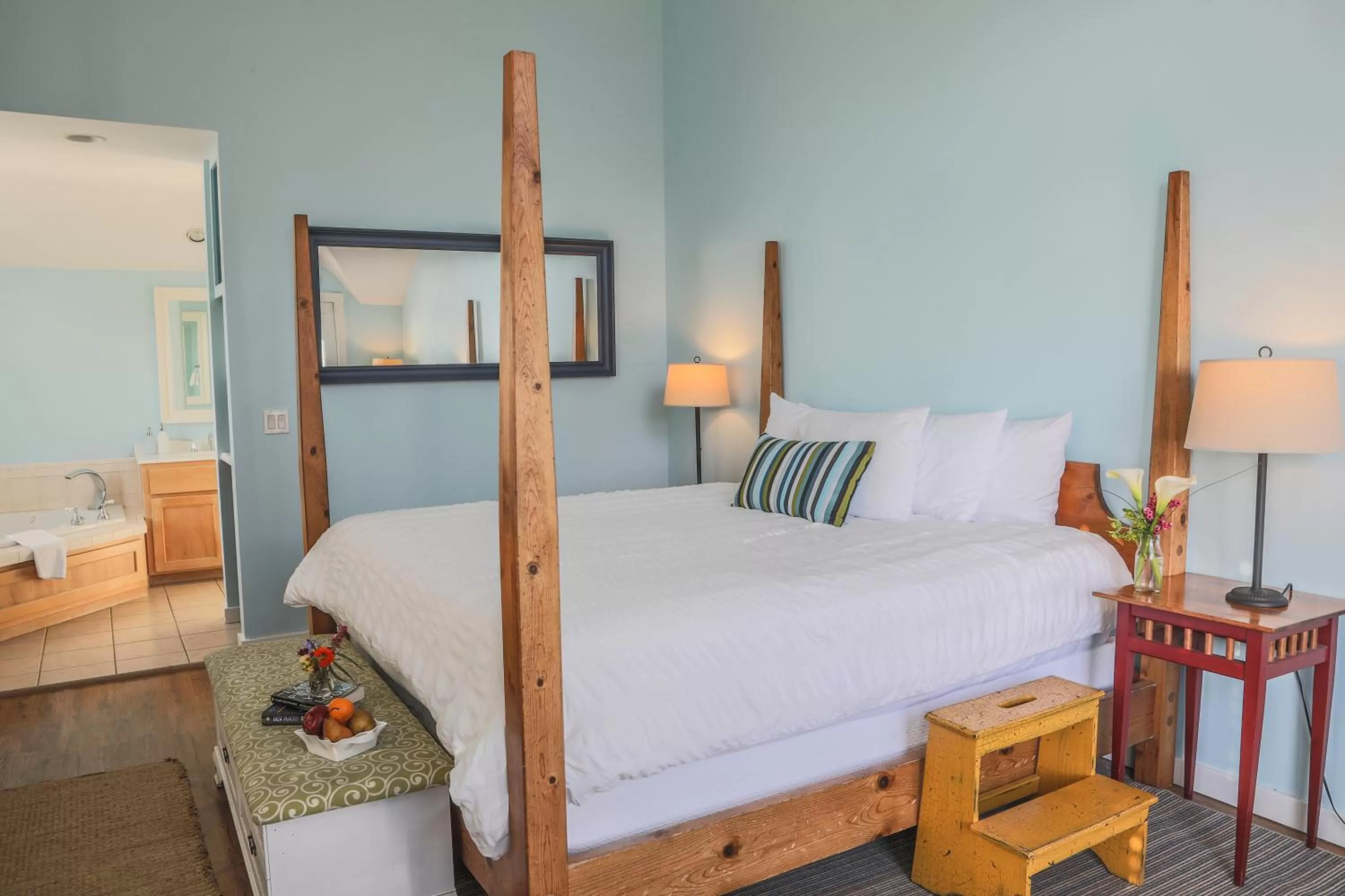 Bed in Inn at Schoolhouse Creek