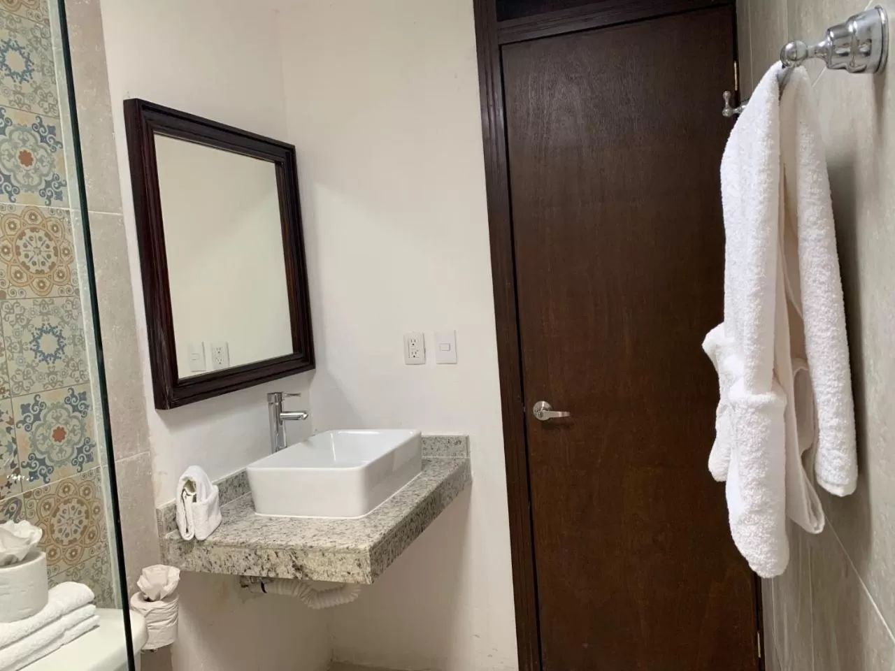 Shower in Hotel Catedral Valladolid Yucatan