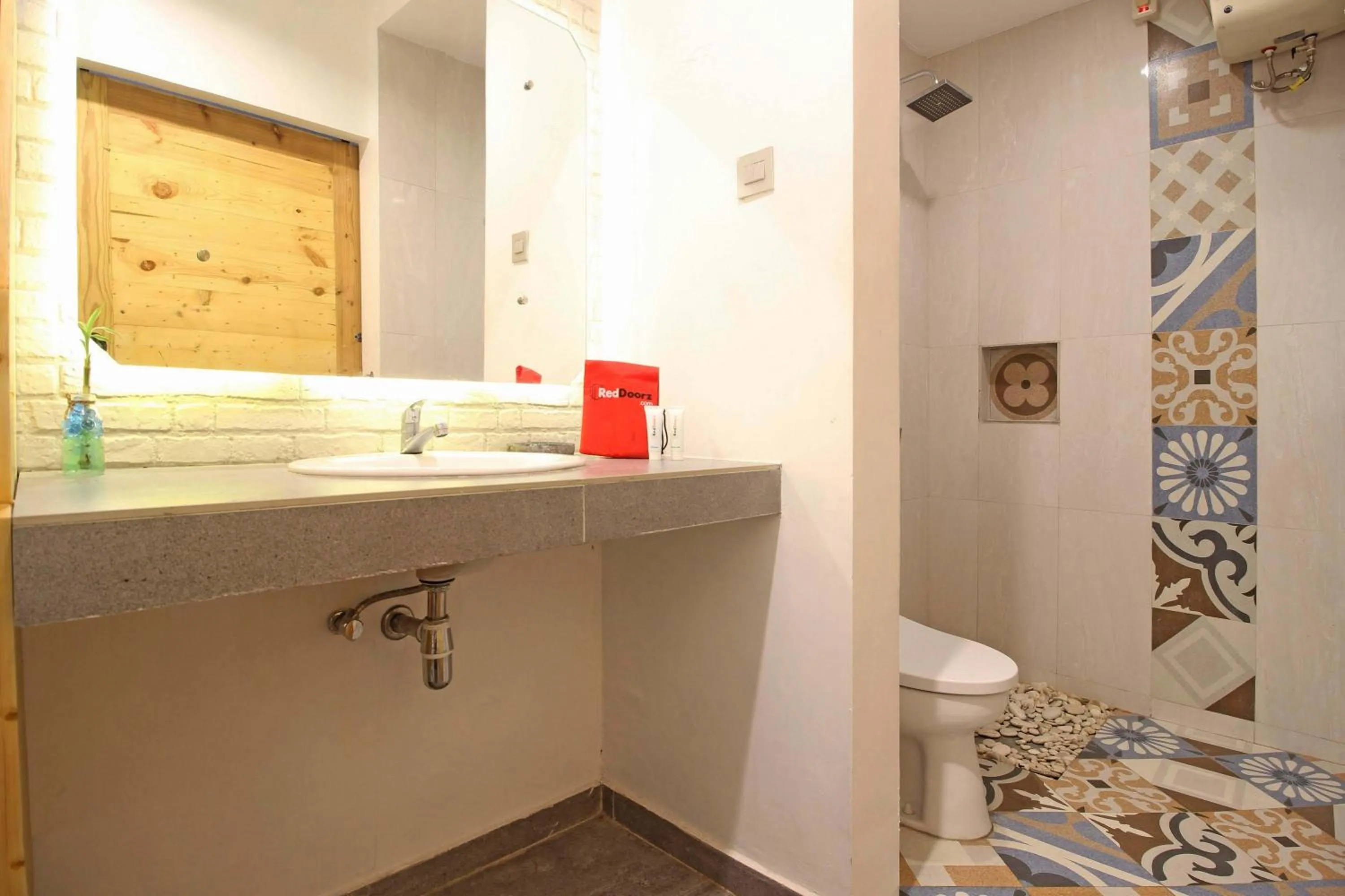 Bathroom in RedDoorz near Pojok Beteng Prawirotaman