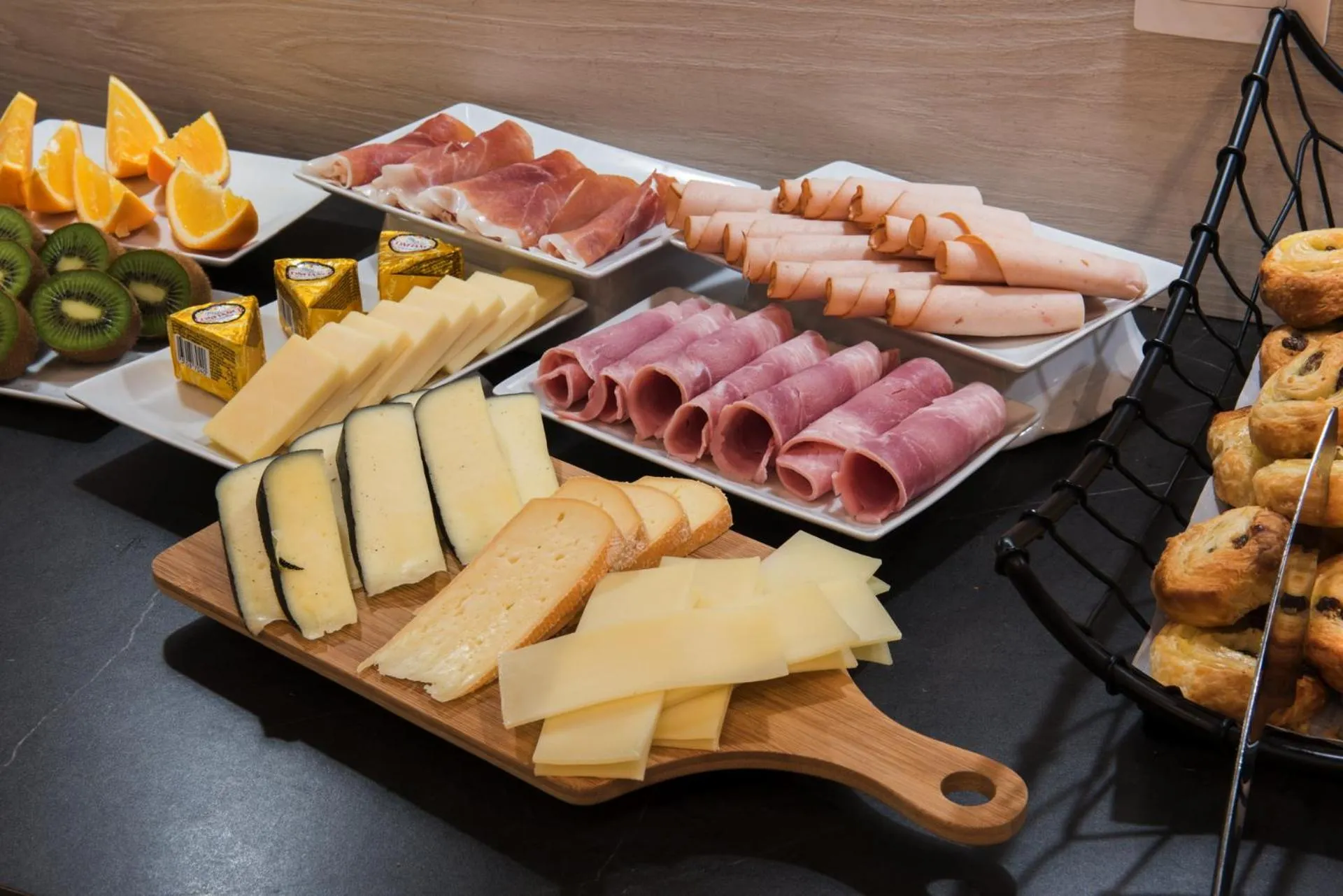 Breakfast in Mercure Paris Pont de Levallois Neuilly