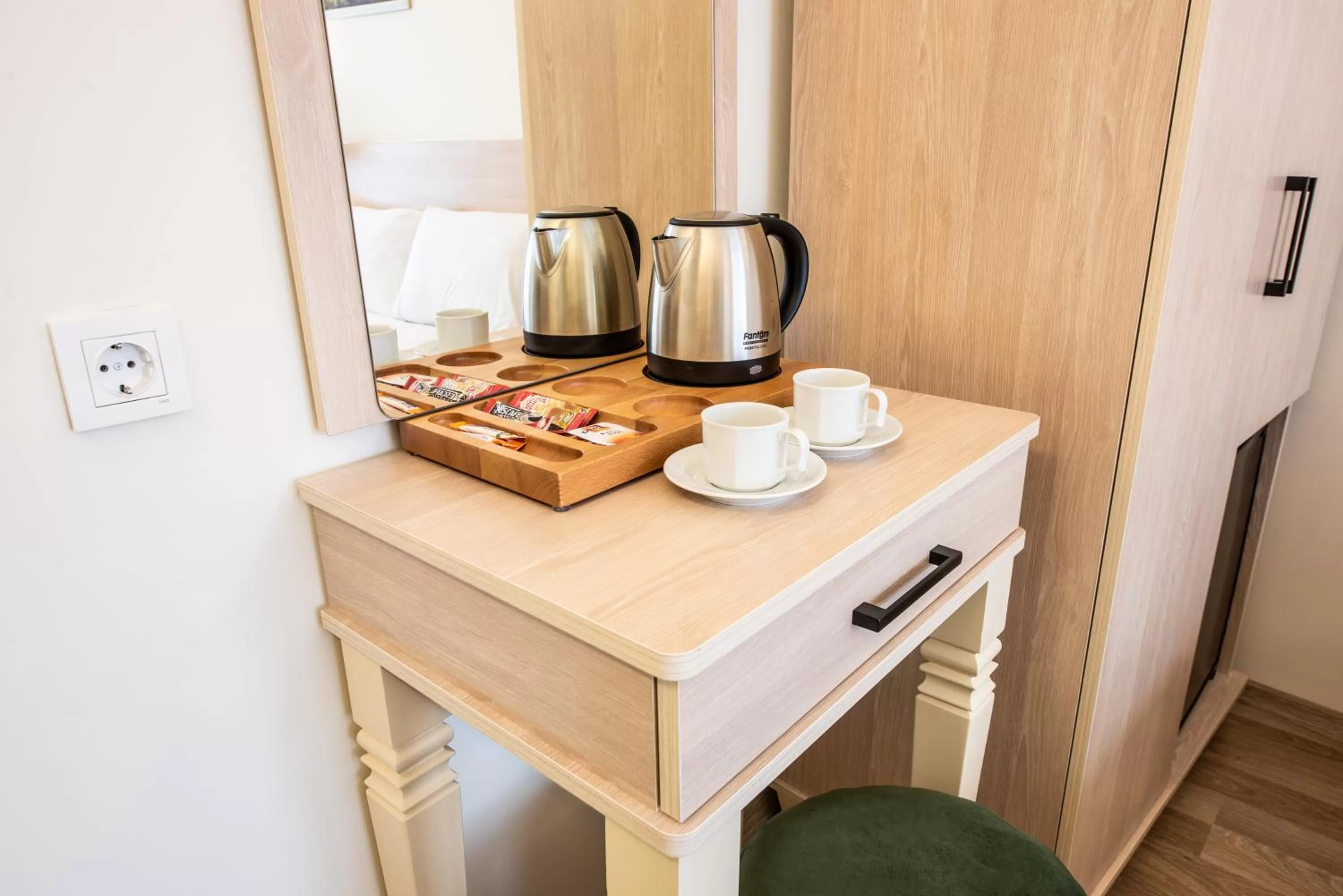 Coffee/tea facilities in Royal Bosphorus Hotel & SPA Hamam