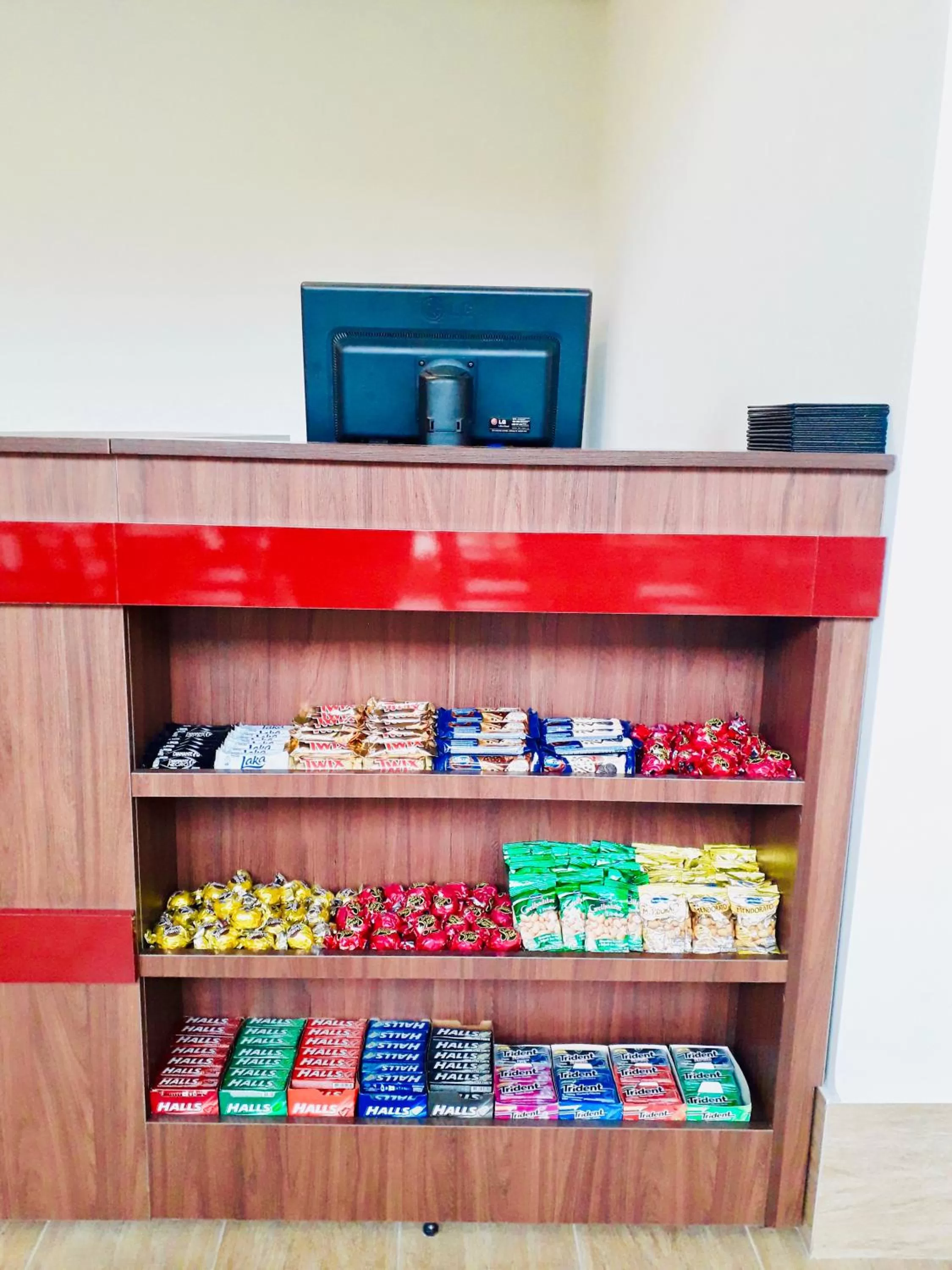 Supermarket/grocery shop in Lummina Mogi