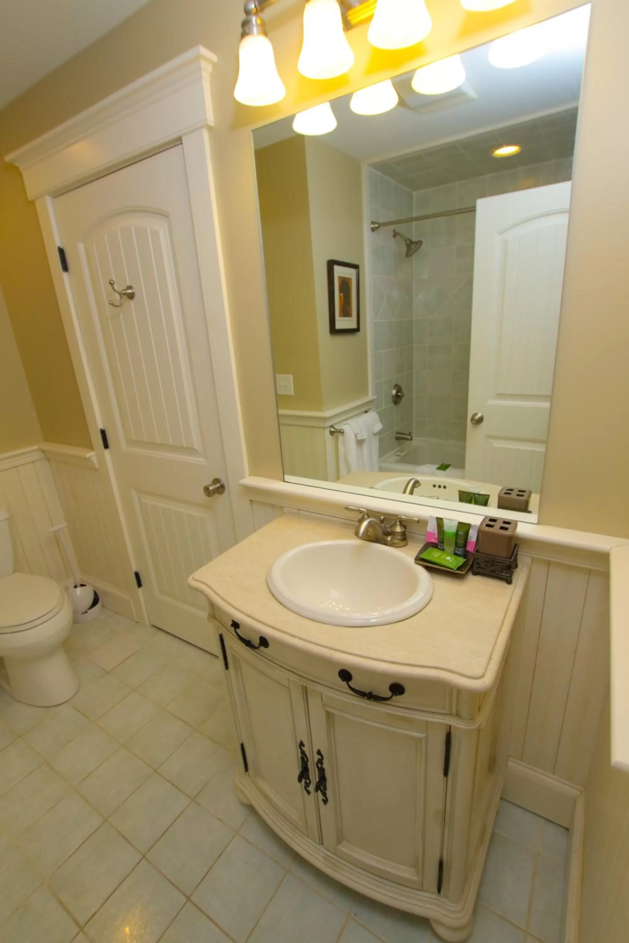 Bathroom in Sheepscot Harbour Village Resort