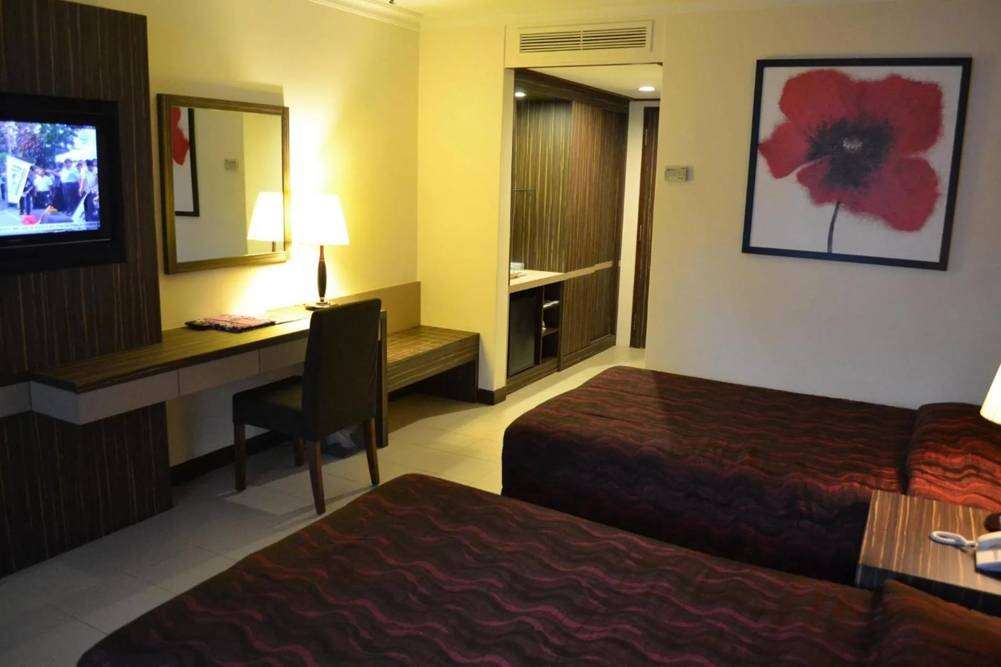 Bed in De Rhu Beach Resort