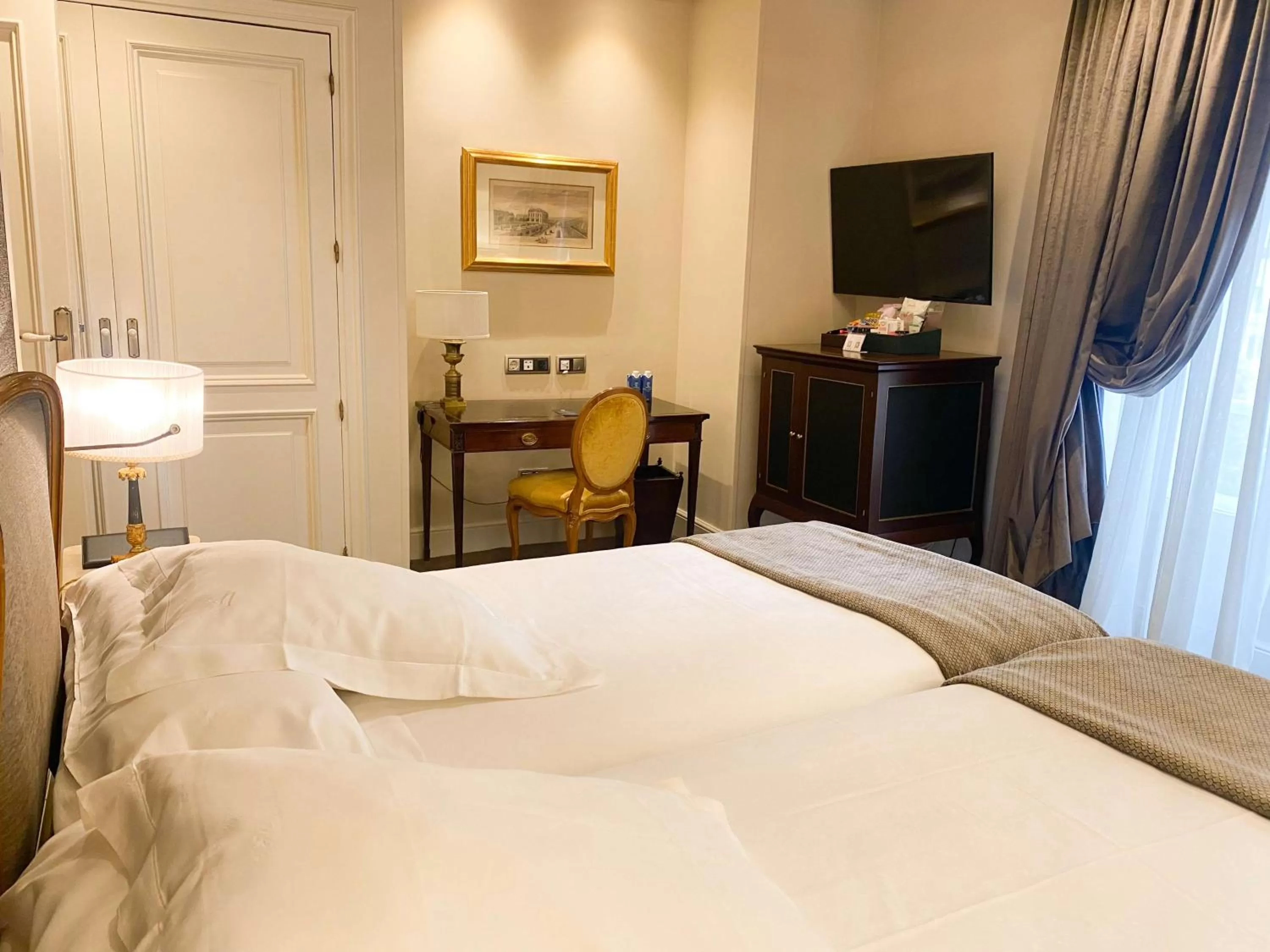 Bedroom, Bed in Wellington Hotel & Spa Madrid