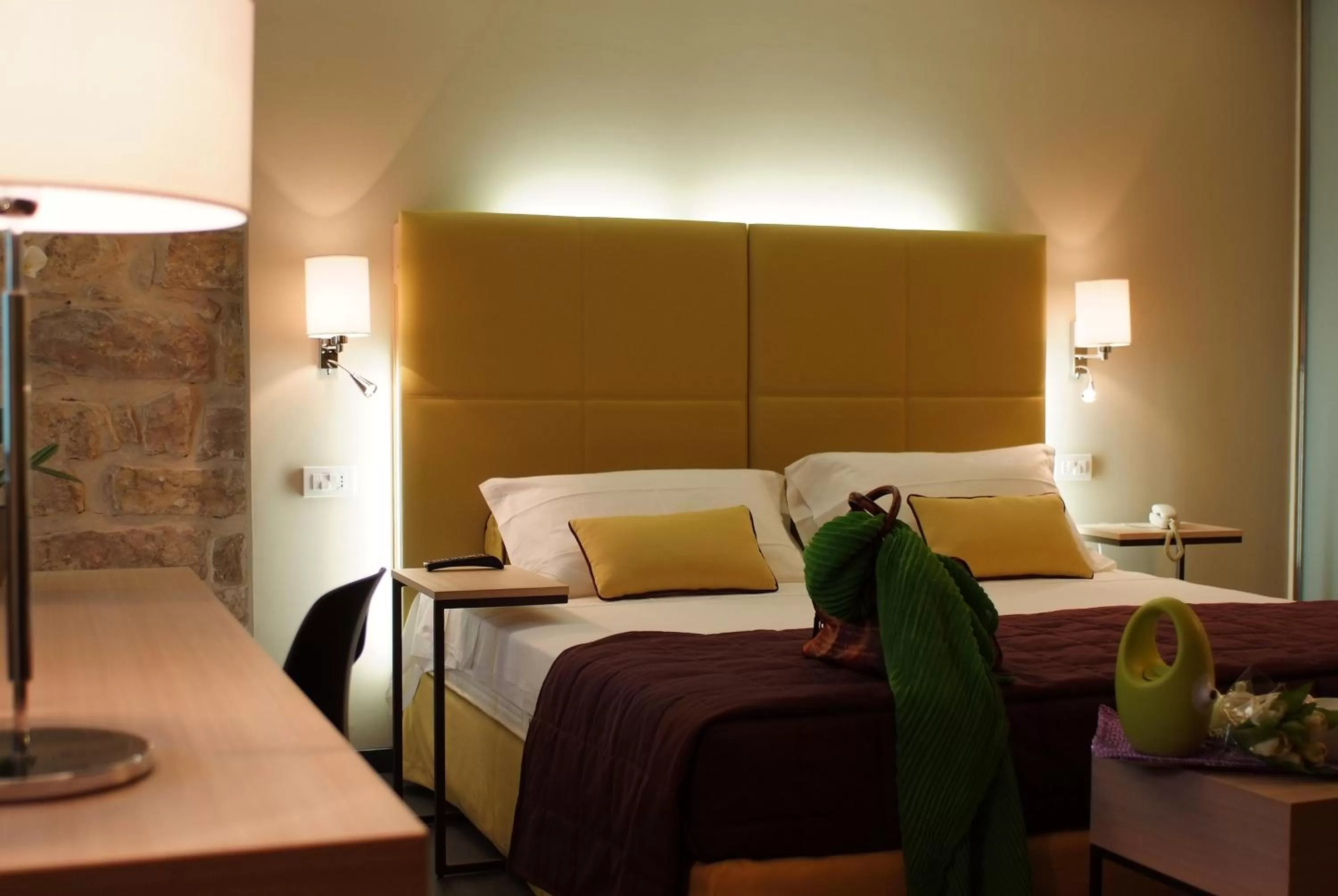 Photo of the whole room, Bed in El Homs Palace Hotel