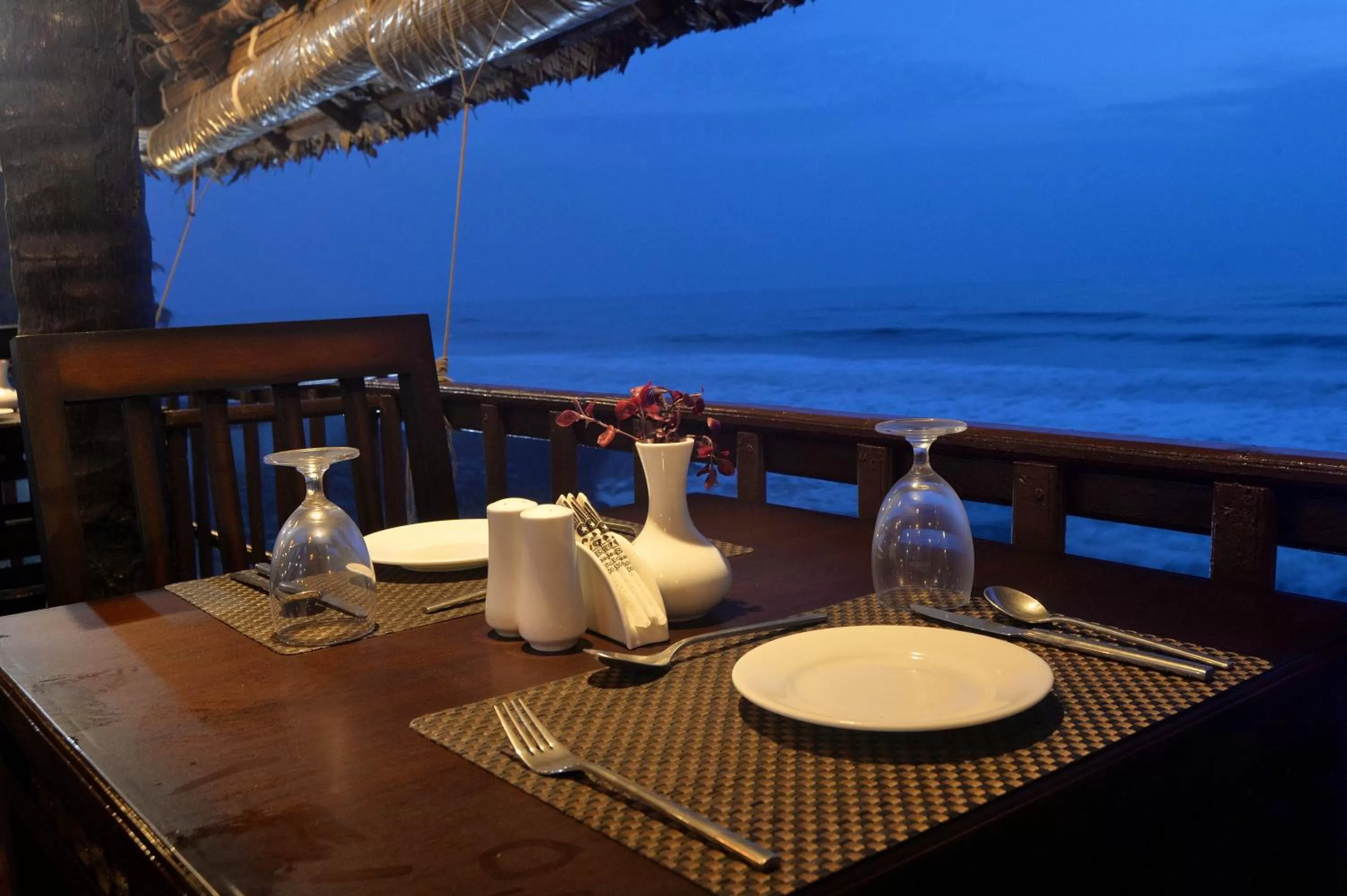 Restaurant/places to eat in B'Canti Boutique Beach Resort
