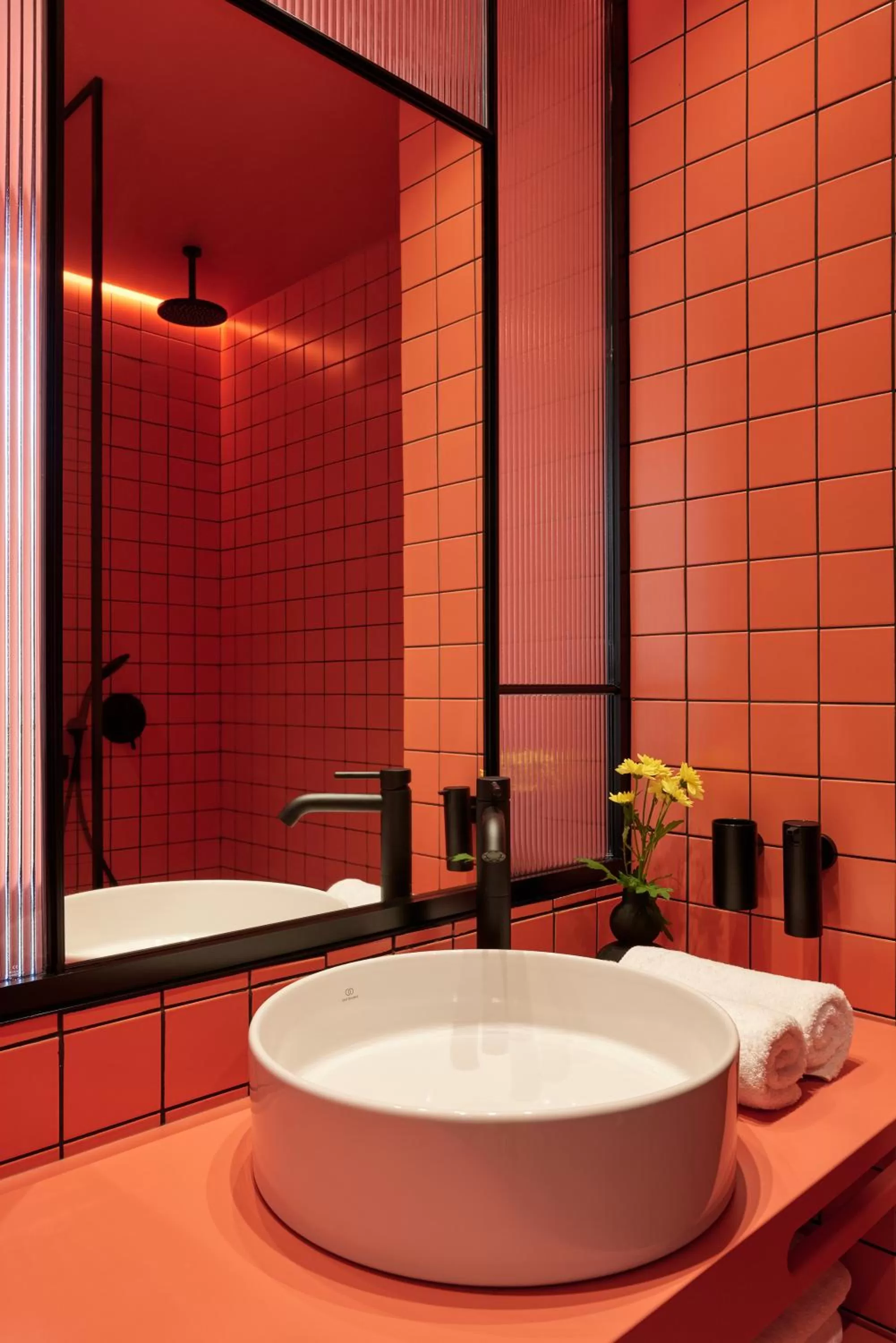 DWELL - Elegant City Stay